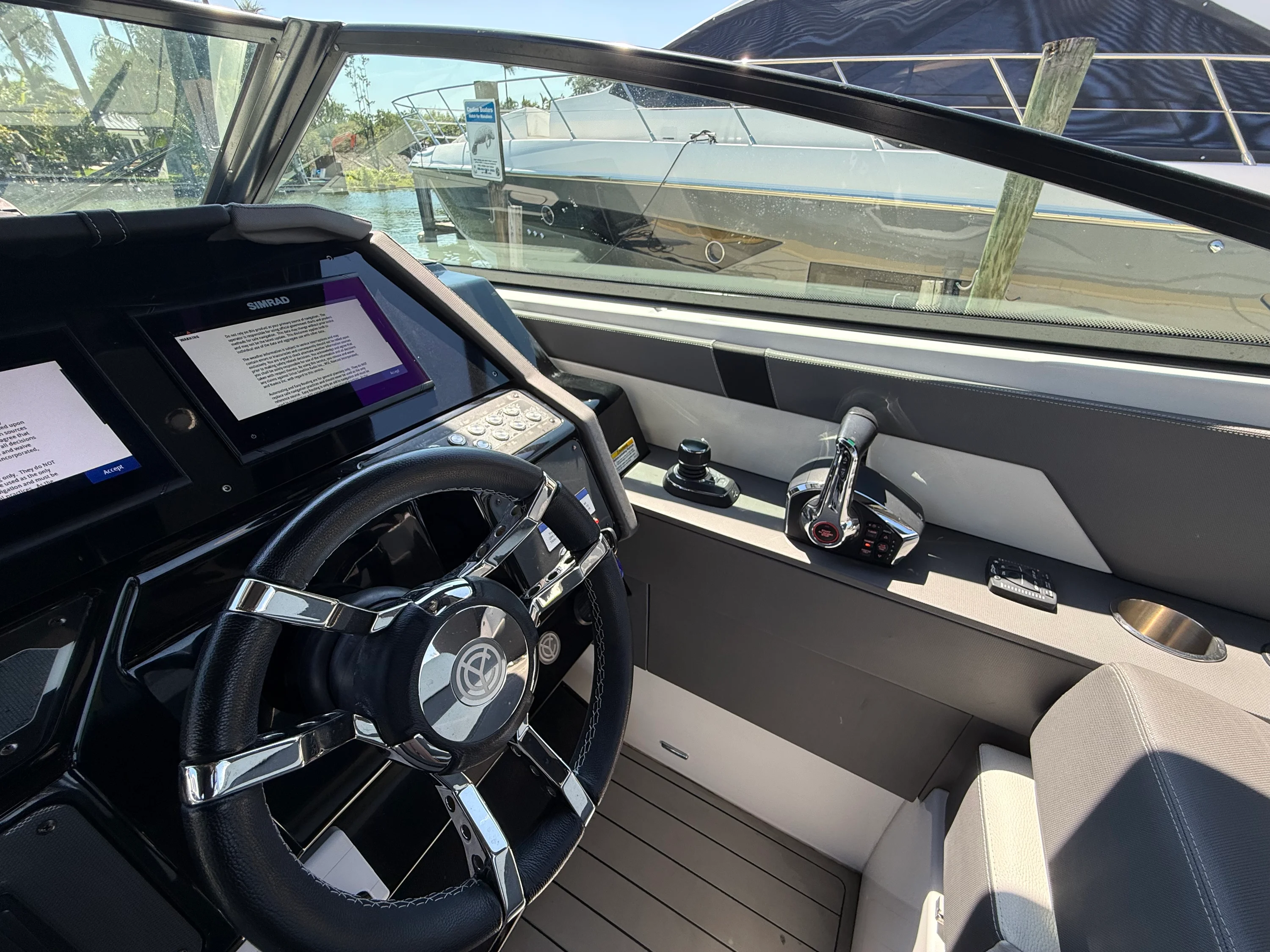 2022 Cruisers Yachts 34 GLS Outboard Image Thumbnail #51