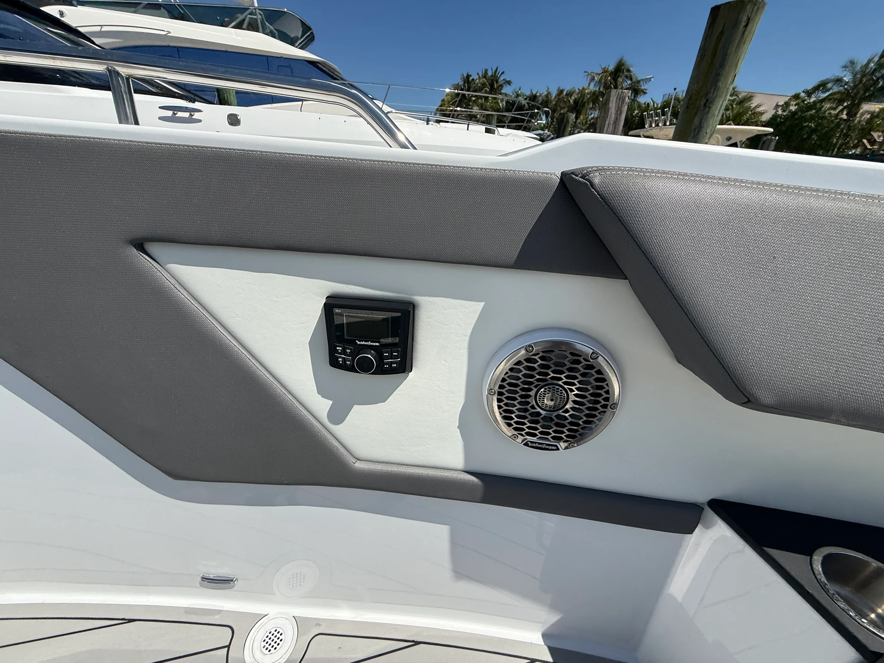 2022 Cruisers Yachts 34 GLS Outboard Image Thumbnail #42