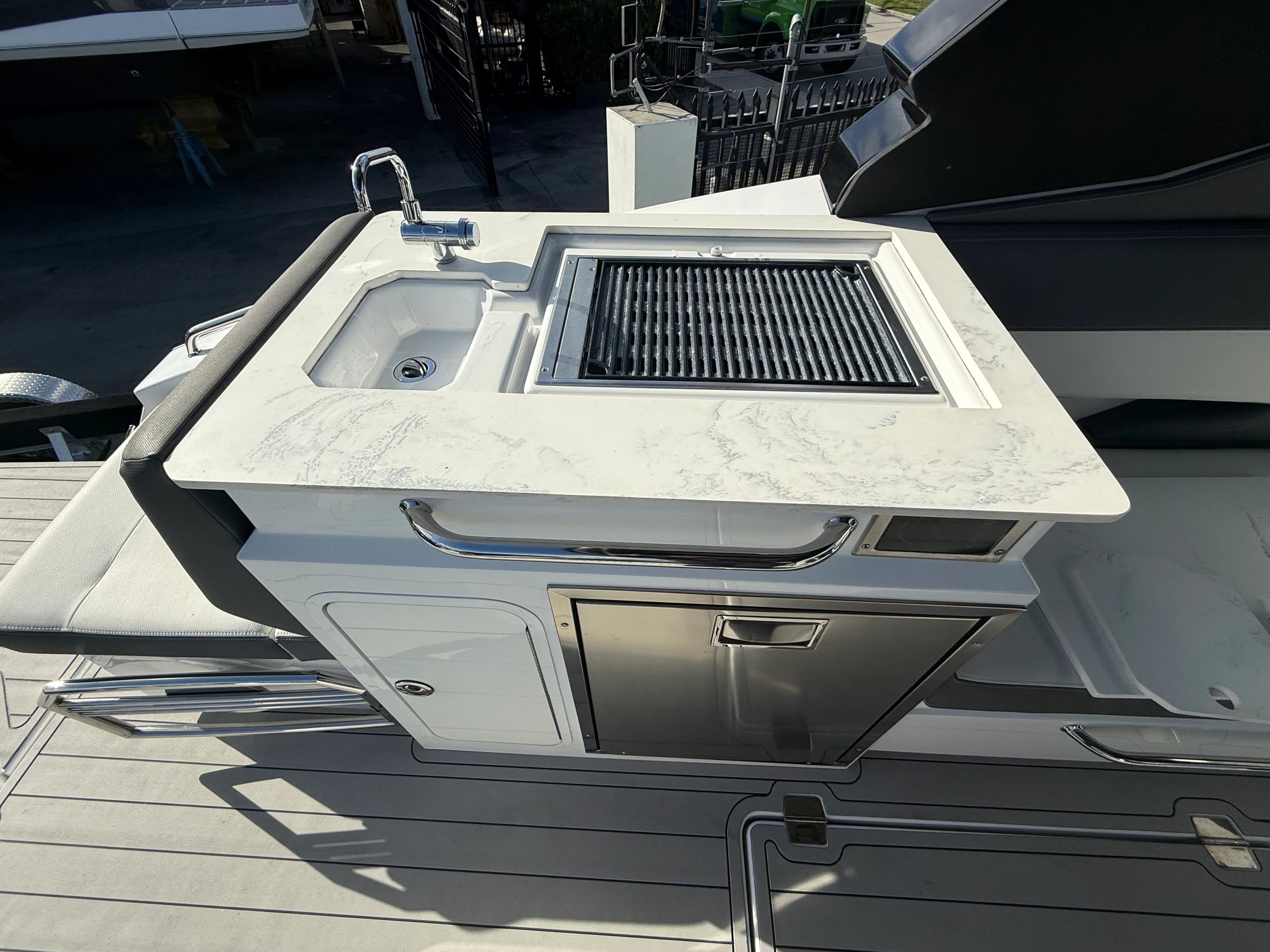 2022 Cruisers Yachts 34 GLS Outboard Image Thumbnail #5