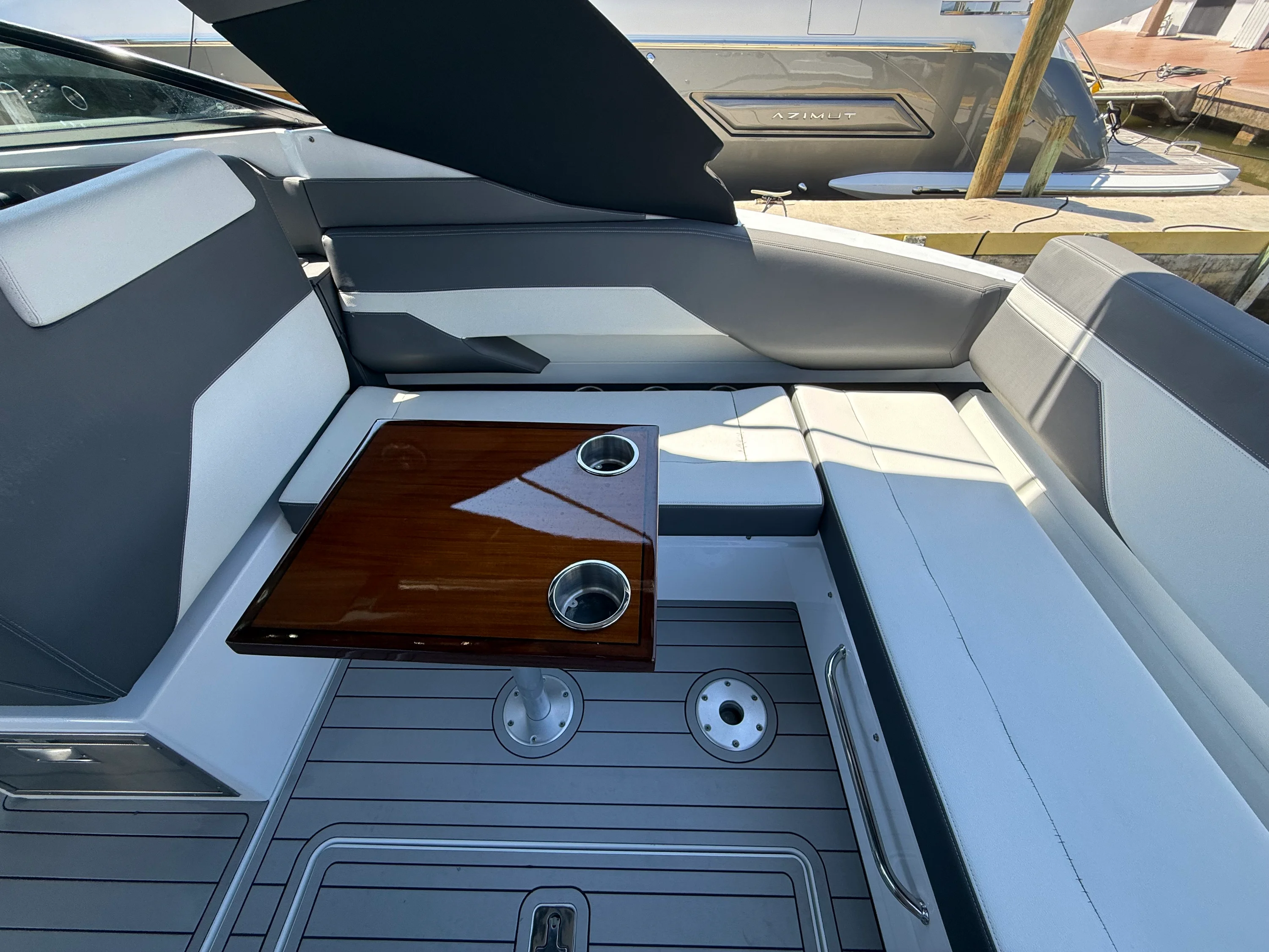 2022 Cruisers Yachts 34 GLS Outboard Image Thumbnail #50