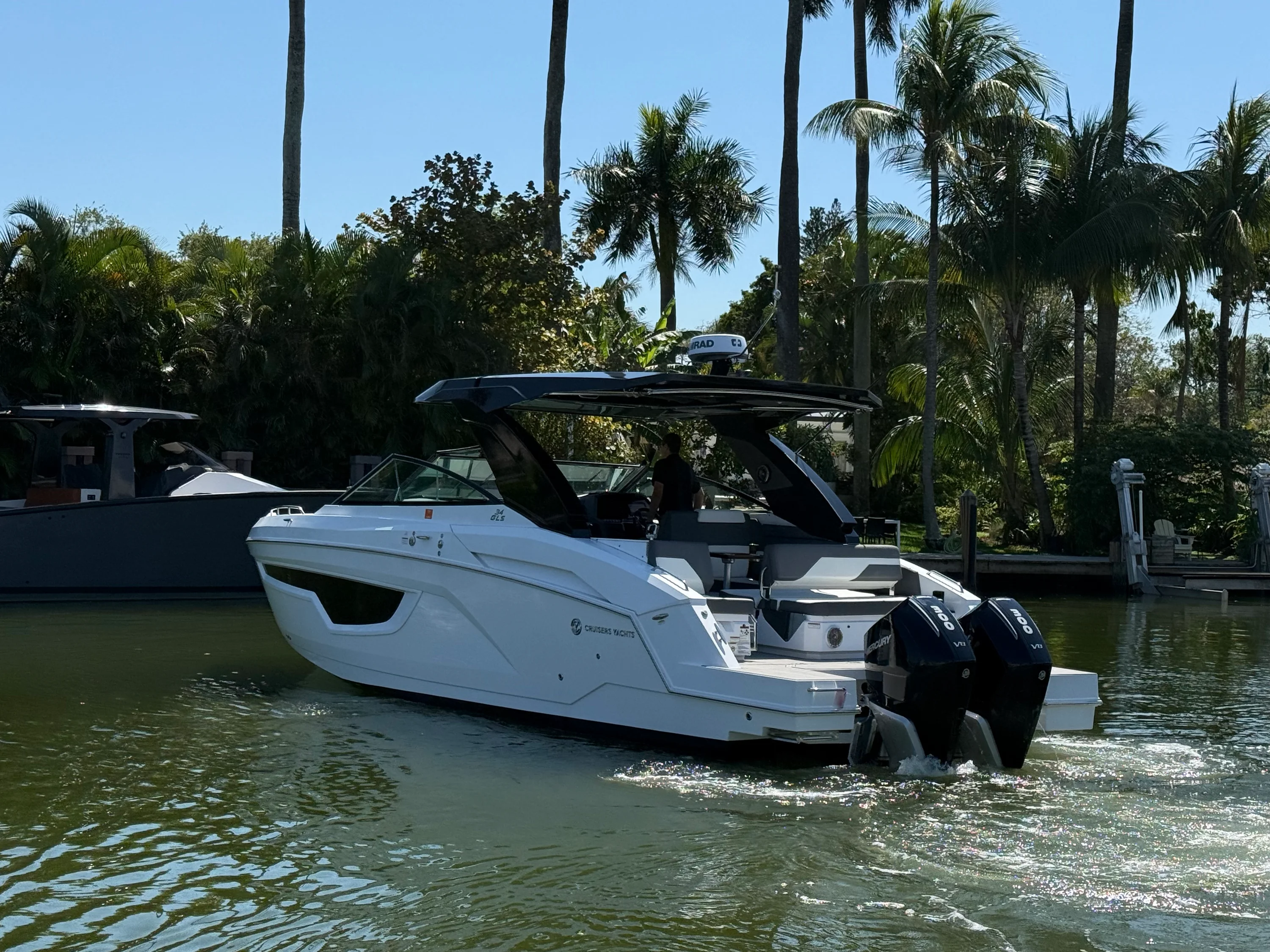 2022 Cruisers Yachts 34 GLS Outboard Image Thumbnail #4