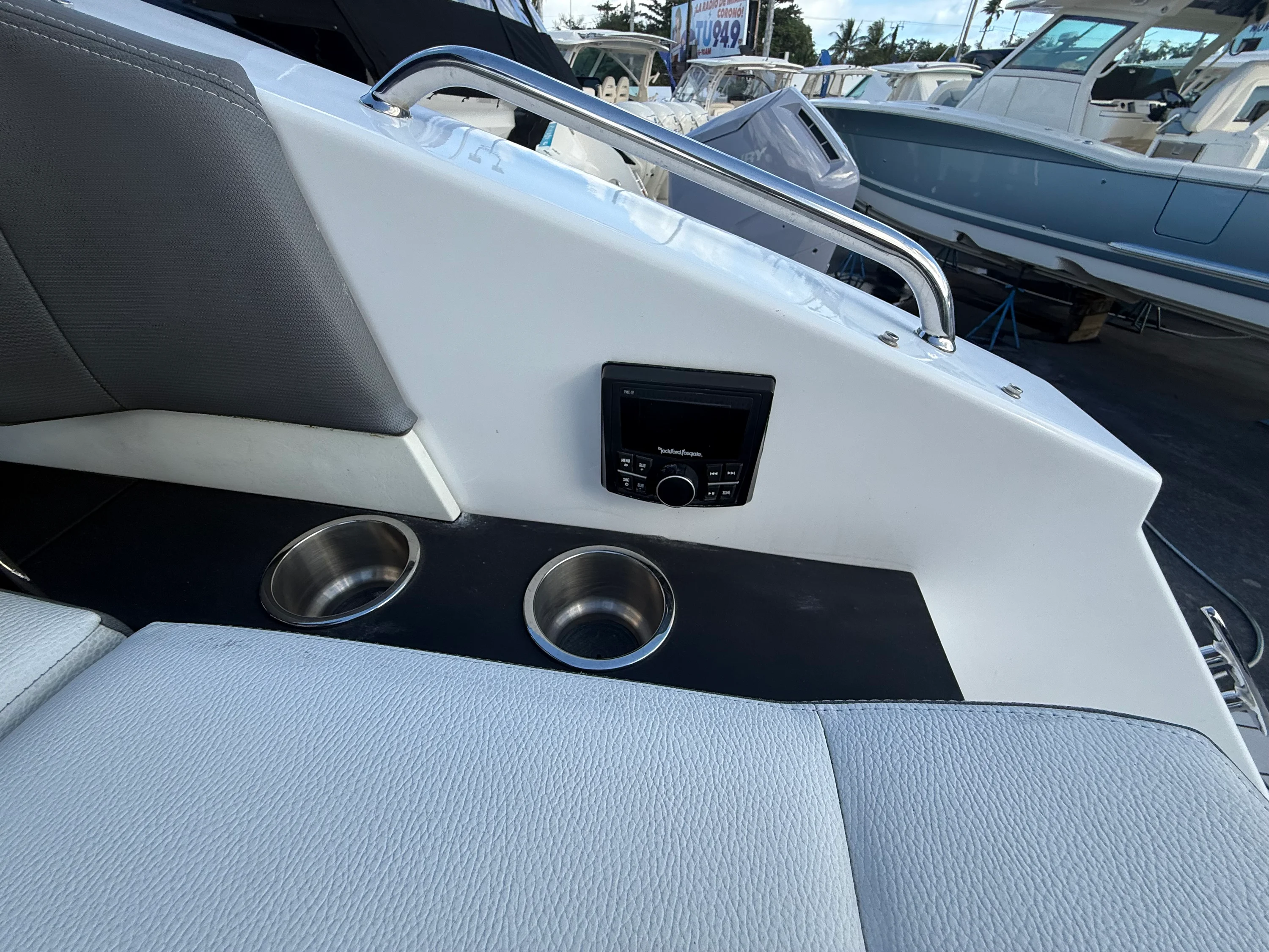 2022 Cruisers Yachts 34 GLS Outboard Image Thumbnail #24