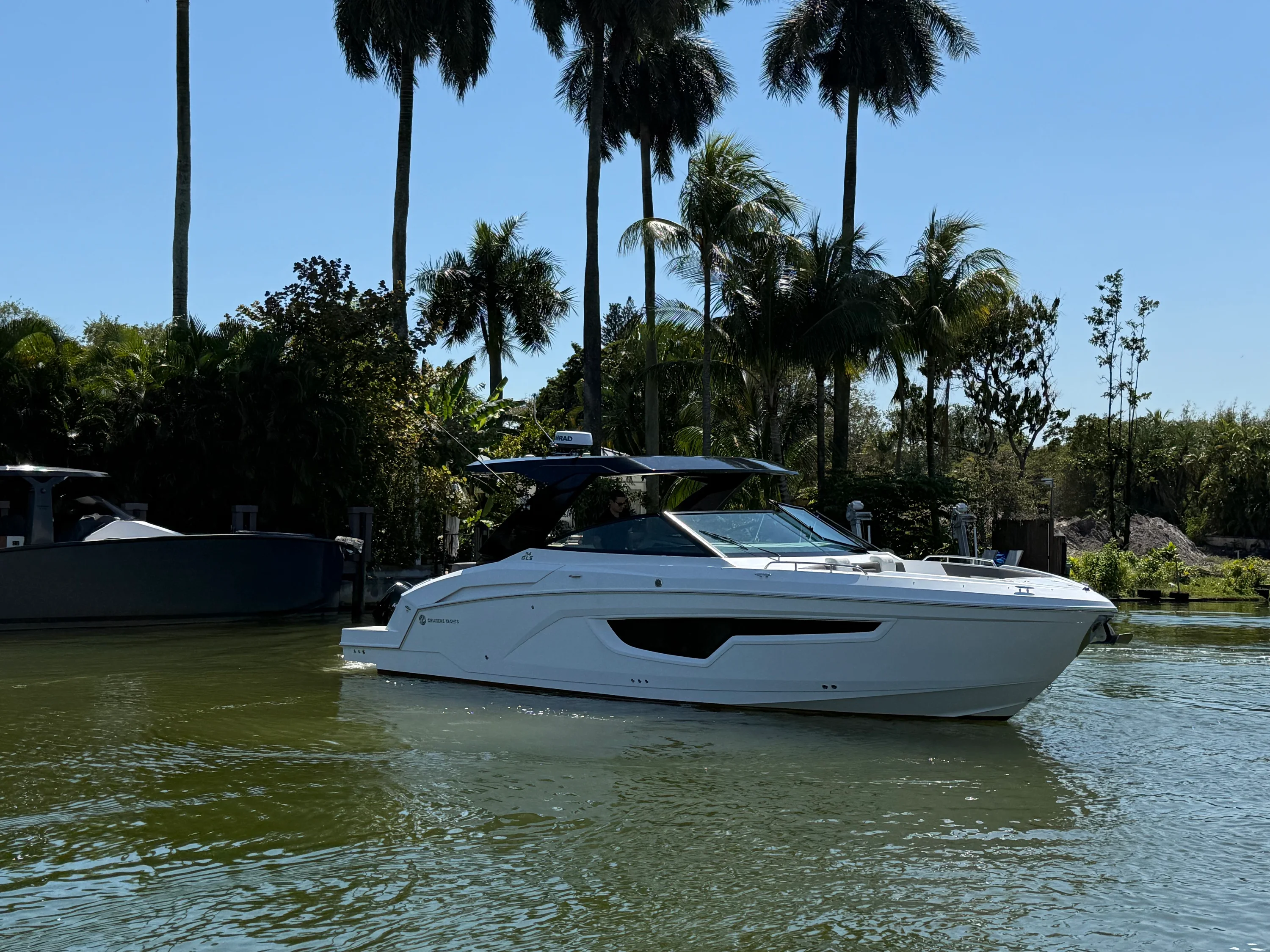2022 Cruisers Yachts 34 GLS Outboard Image Thumbnail #7