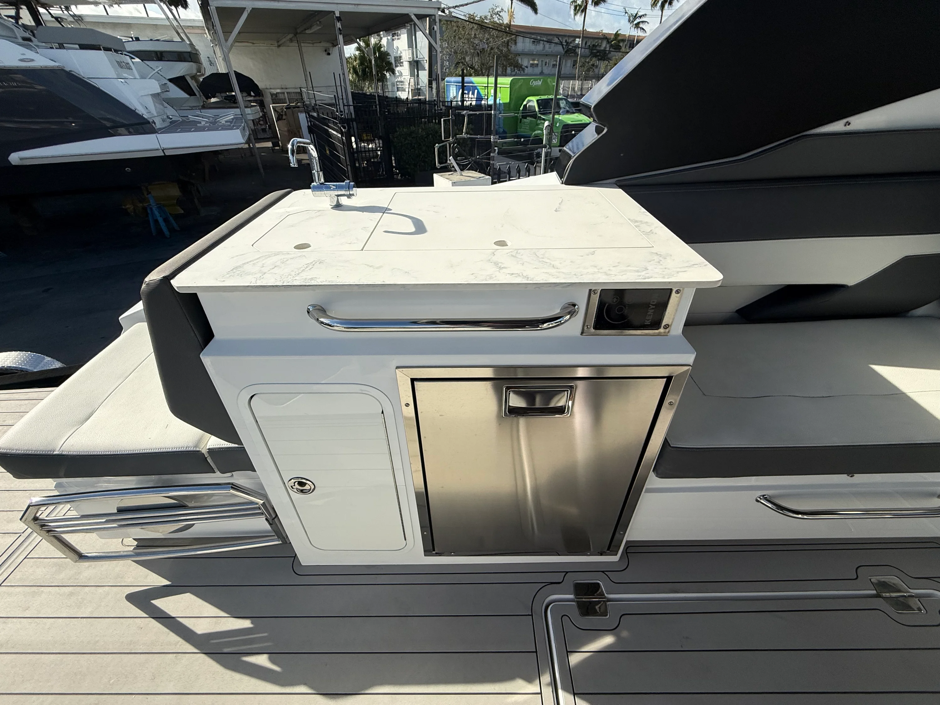 2022 Cruisers Yachts 34 GLS Outboard Image Thumbnail #7