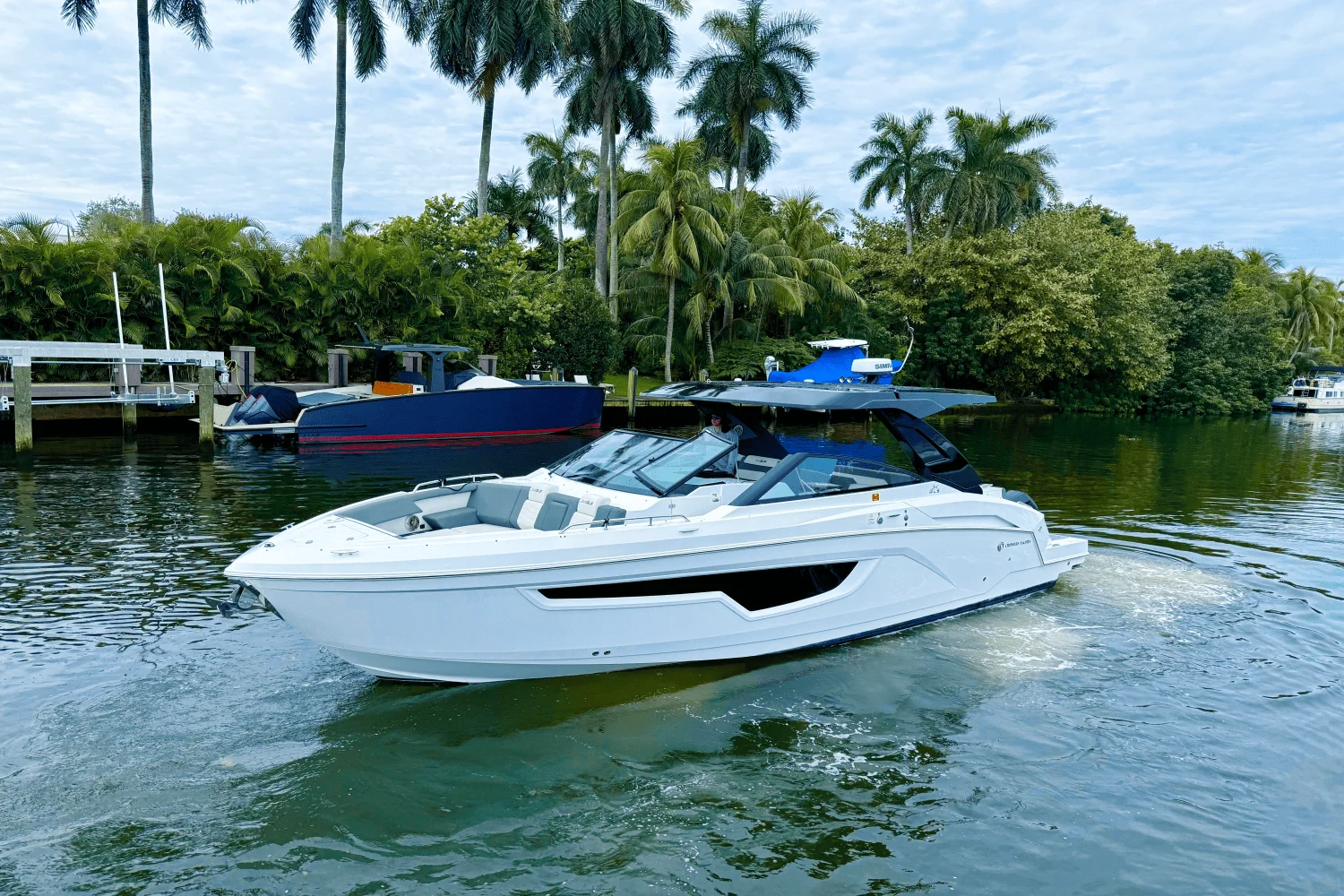 2022 Cruisers Yachts 34 GLS Outboard Image Thumbnail #3