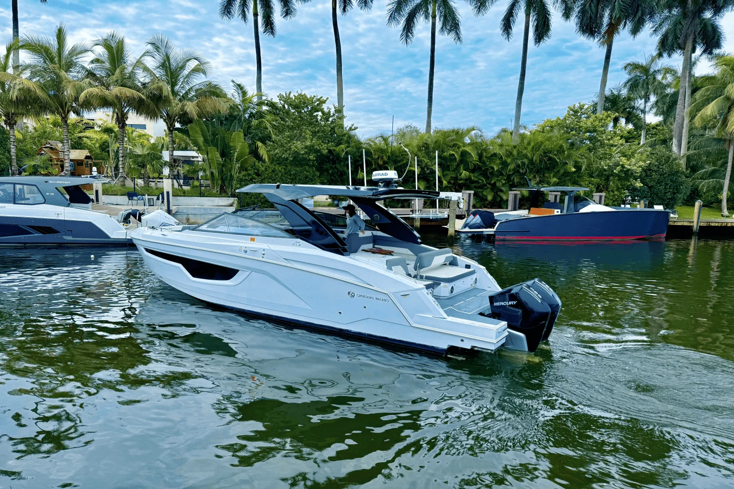 2022 Cruisers Yachts 34 GLS Outboard Image Thumbnail #2