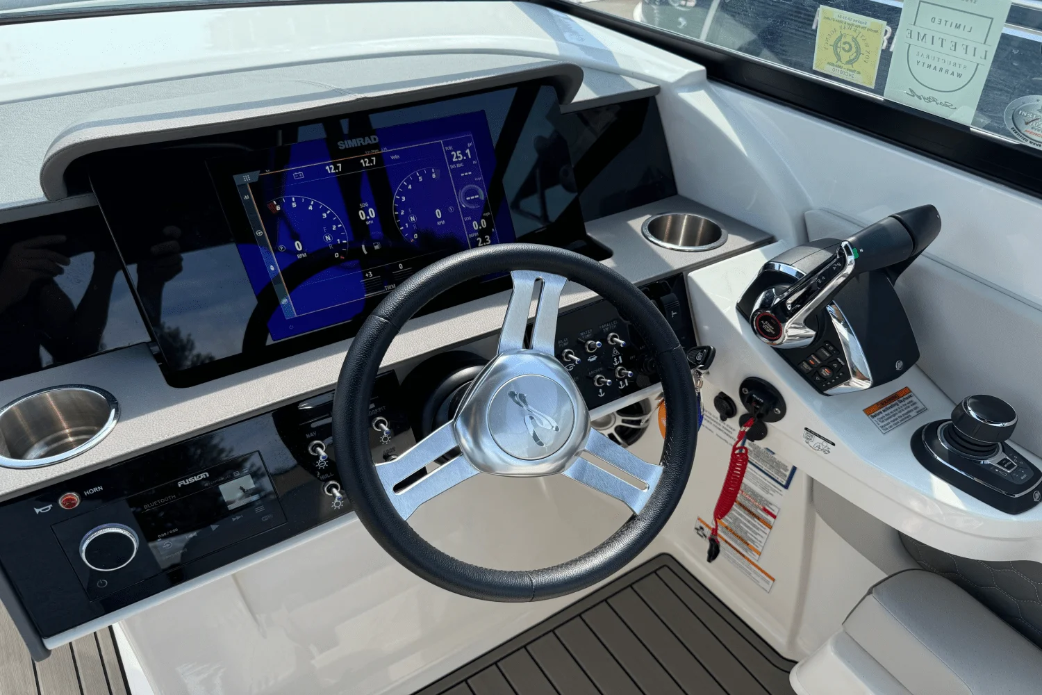 2023 Sea Ray 290 SDX OB Image Thumbnail #3