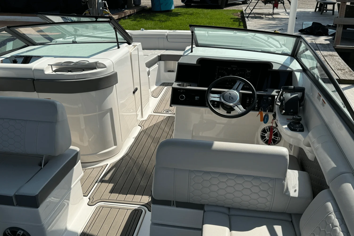 2023 Sea Ray 290 SDX OB Image Thumbnail #2