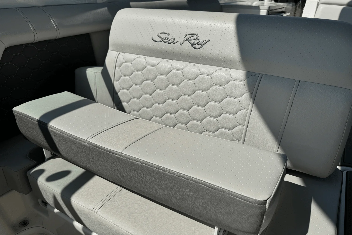 2023 Sea Ray 290 SDX OB Image Thumbnail #12