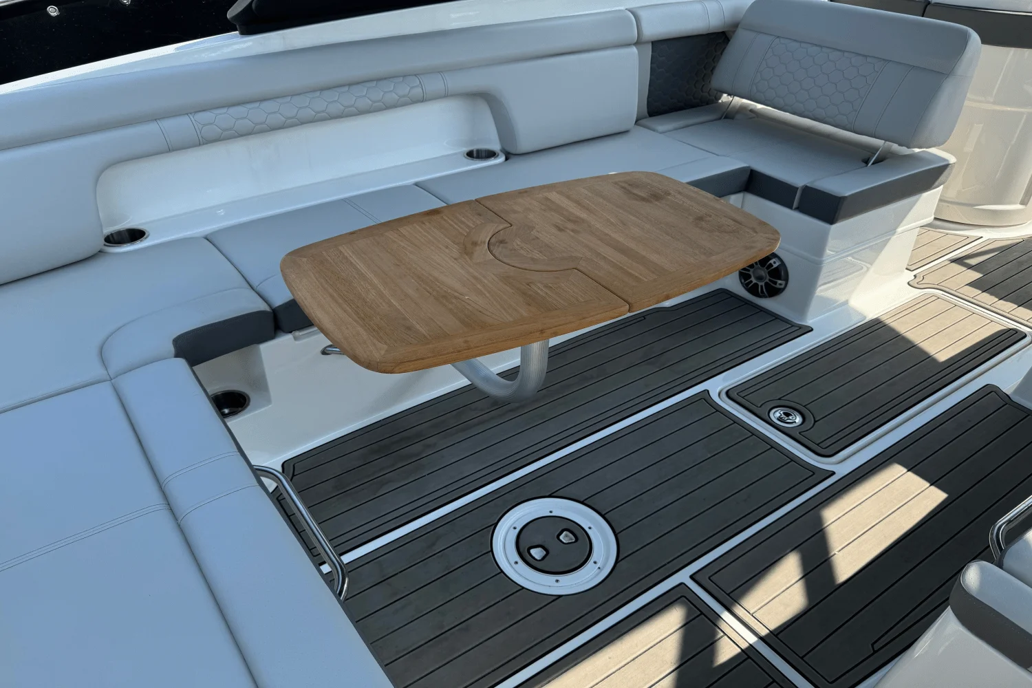 2023 Sea Ray 290 SDX OB Image Thumbnail #17