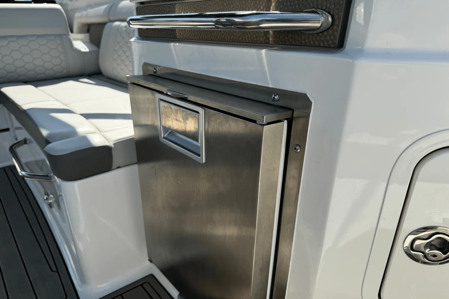 2023 Sea Ray 290 SDX OB Image Thumbnail #13