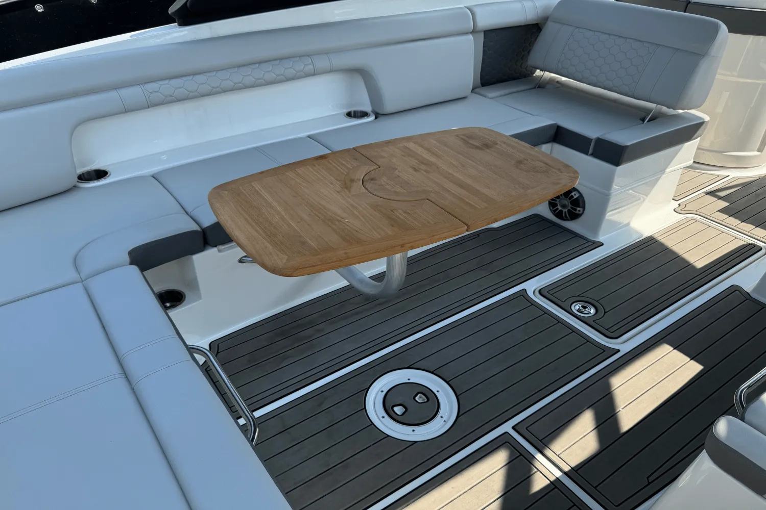 2023 Sea Ray 290 SDX OB Image Thumbnail #15