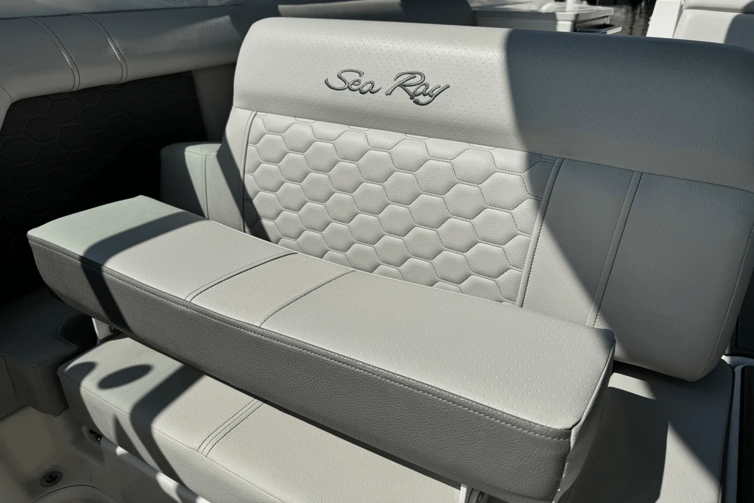 2023 Sea Ray 290 SDX OB Image Thumbnail #10