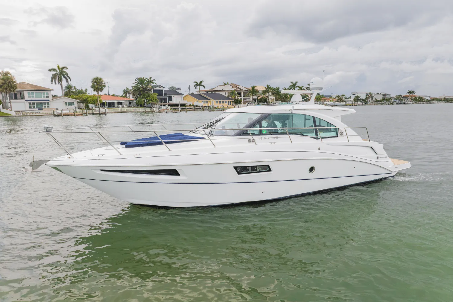 2016 Cruisers Yachts CANTIUS Image Thumbnail #4