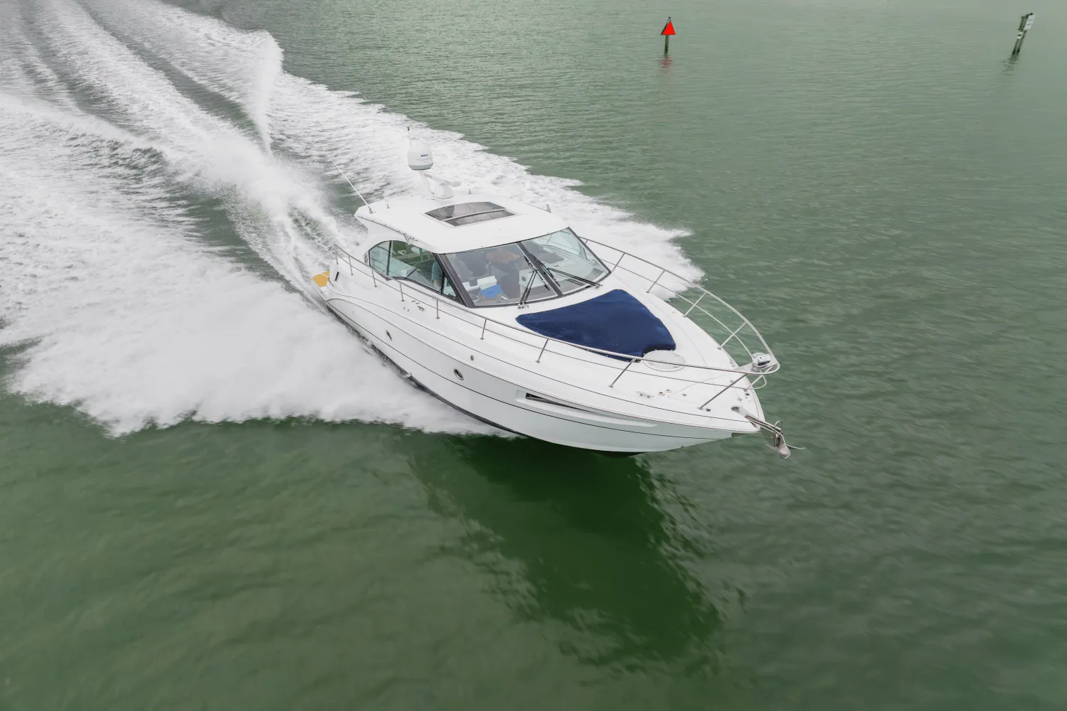 2016 Cruisers Yachts CANTIUS Image Thumbnail #3