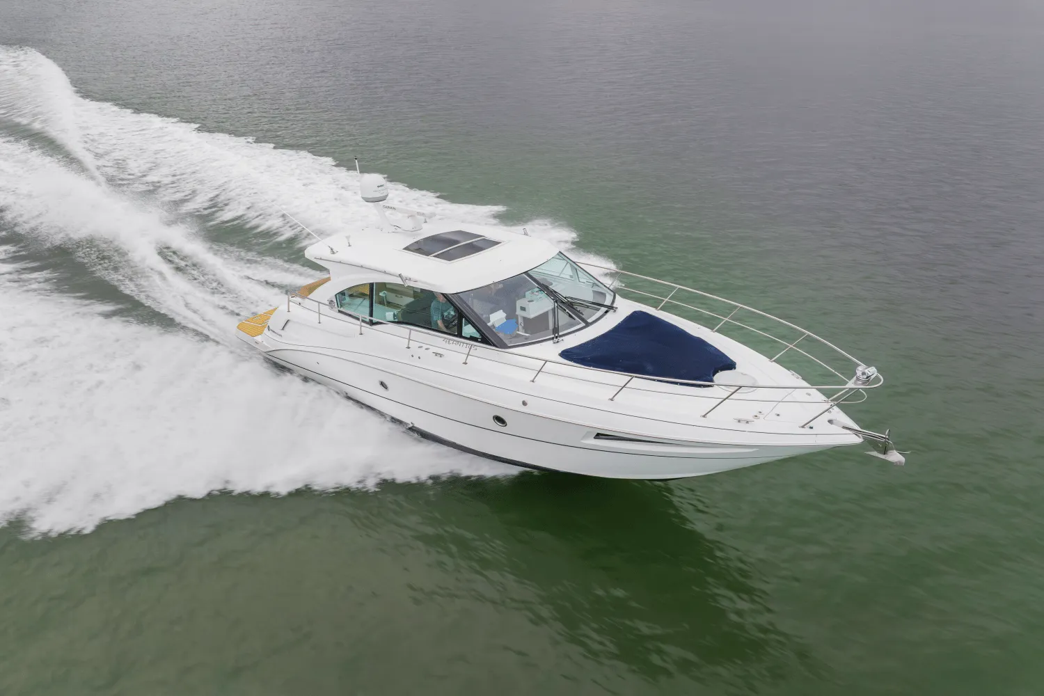 2016 Cruisers Yachts CANTIUS Image Thumbnail #2