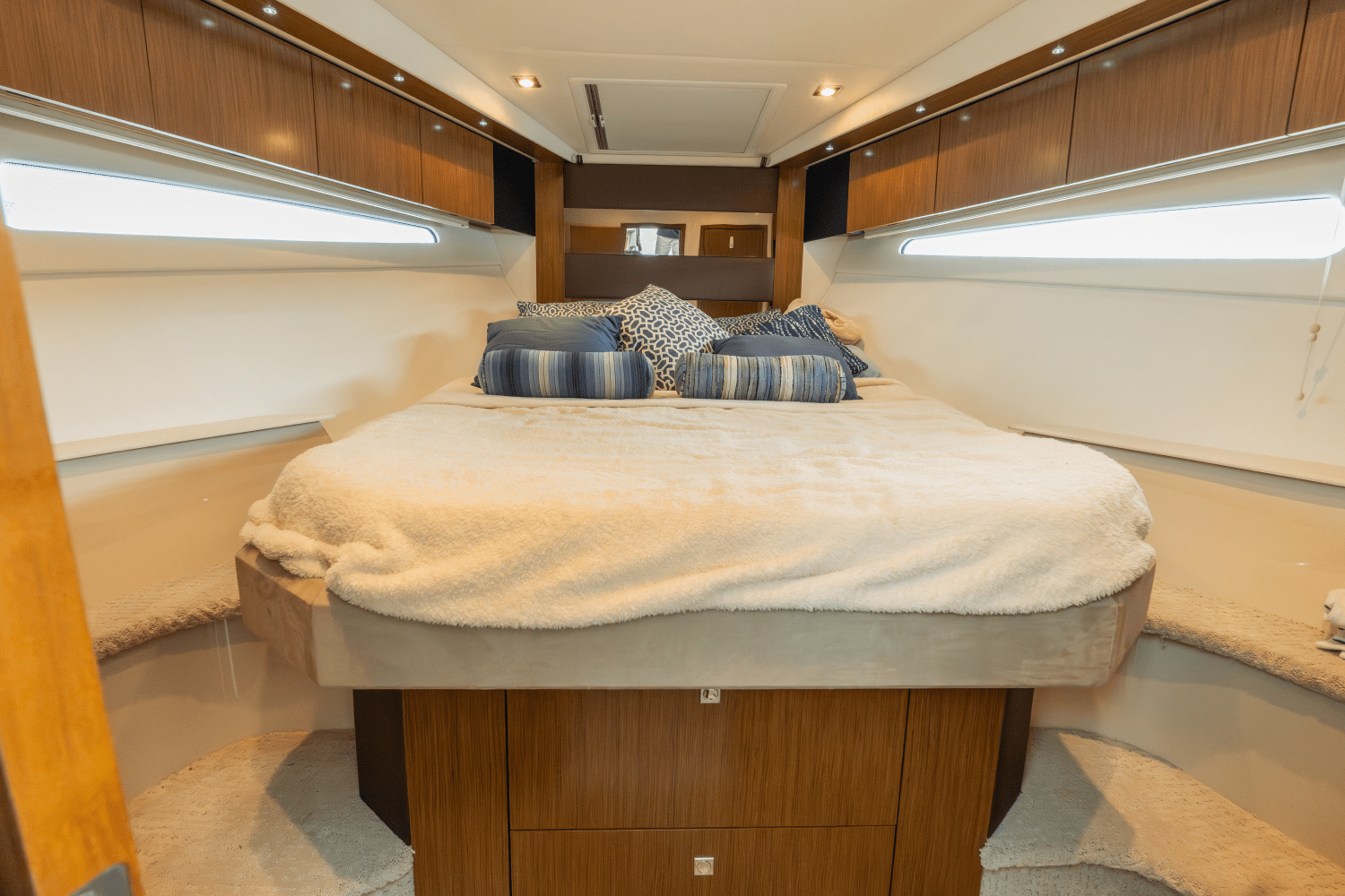 2016 Cruisers Yachts 41 CANTIUS Image Thumbnail #13