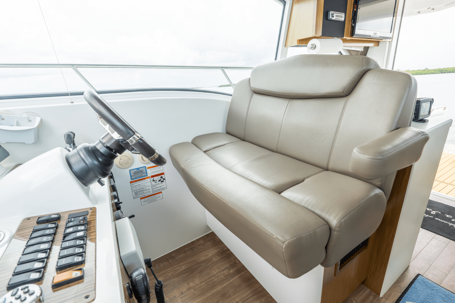 2016 Cruisers Yachts 41 CANTIUS Image Thumbnail #19