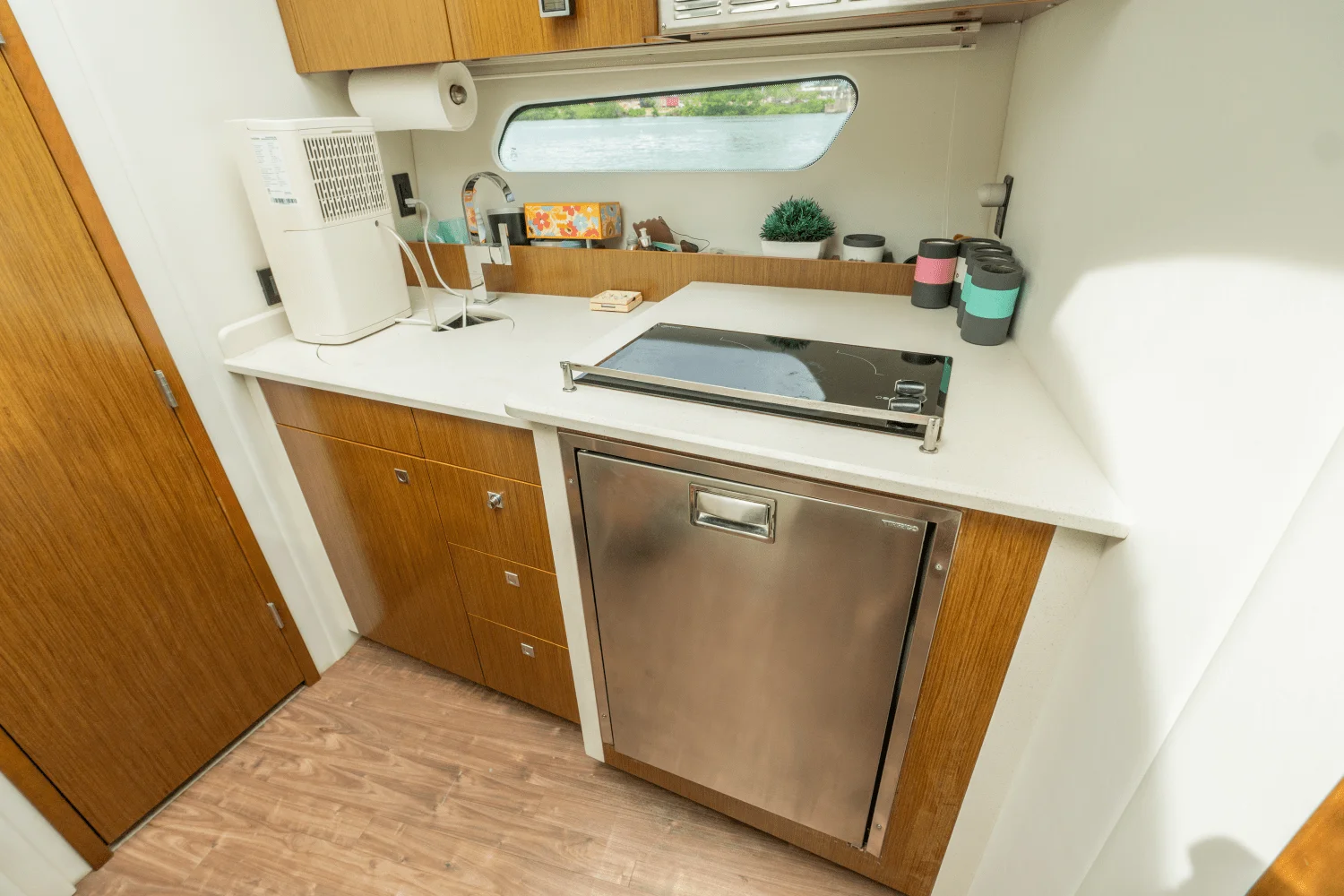 2016 Cruisers Yachts 41 CANTIUS Image Thumbnail #11