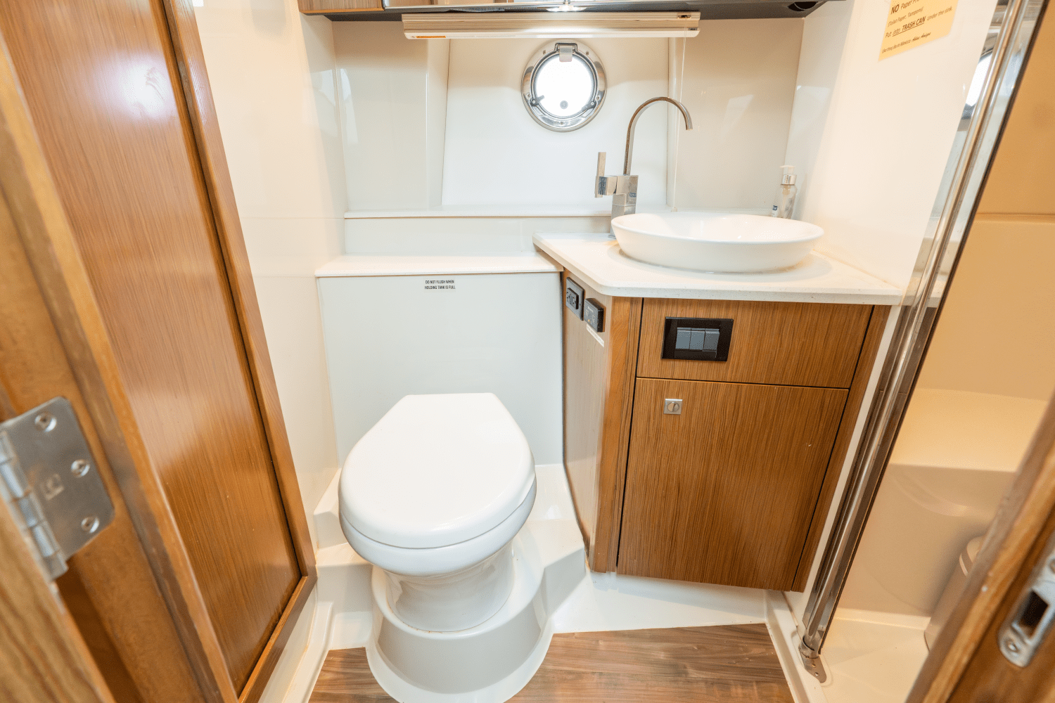 2016 Cruisers Yachts 41 CANTIUS Image Thumbnail #16