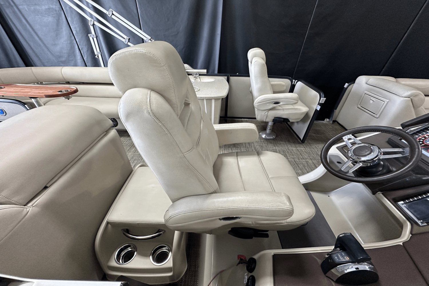 2019 Premier 270 INTRIGUE Image Thumbnail #5