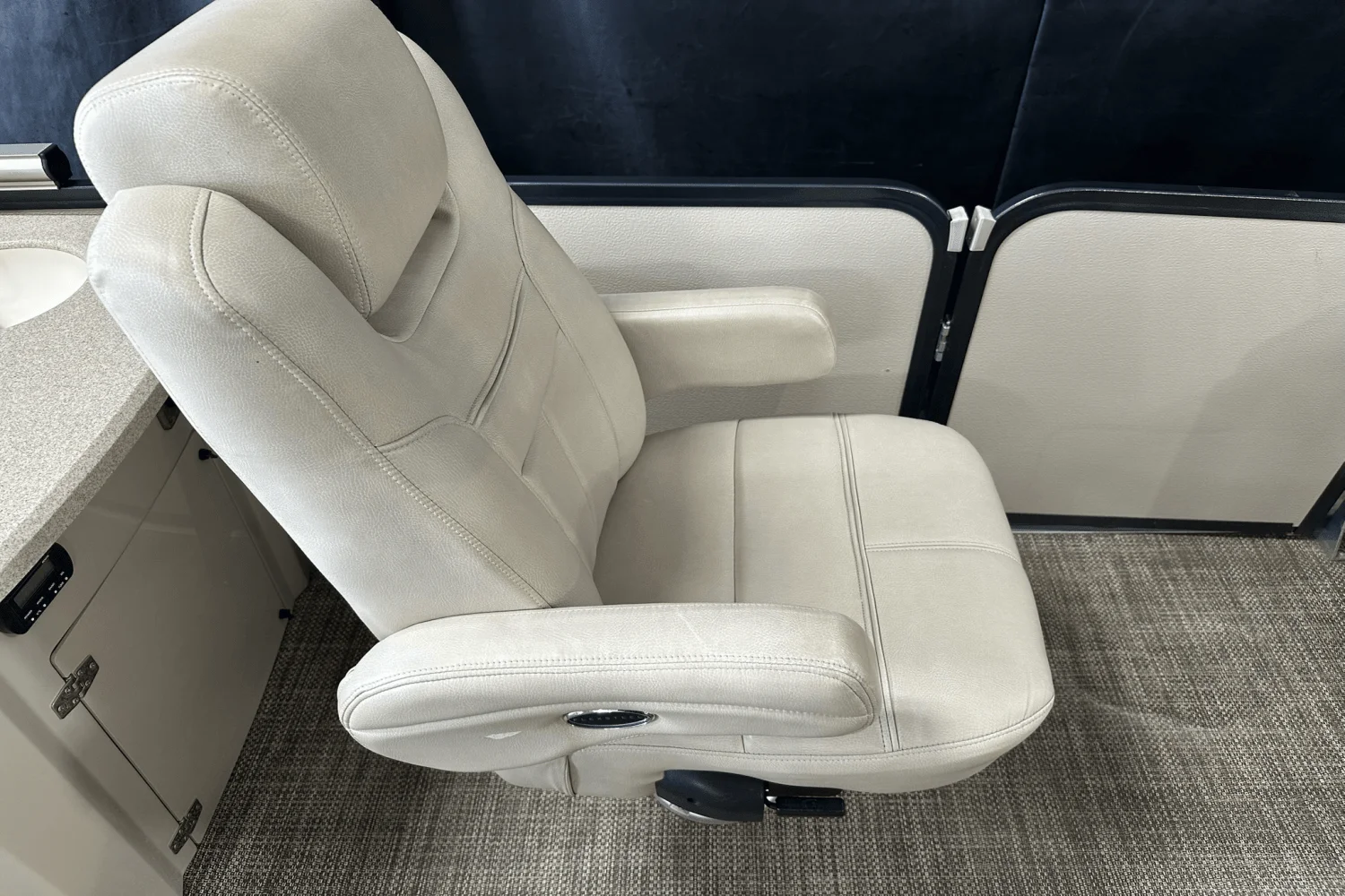 2019 Premier 270 INTRIGUE Image Thumbnail #39