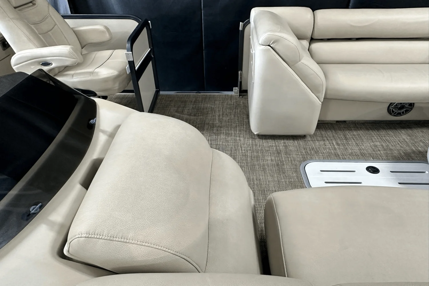 2019 Premier 270 INTRIGUE Image Thumbnail #8