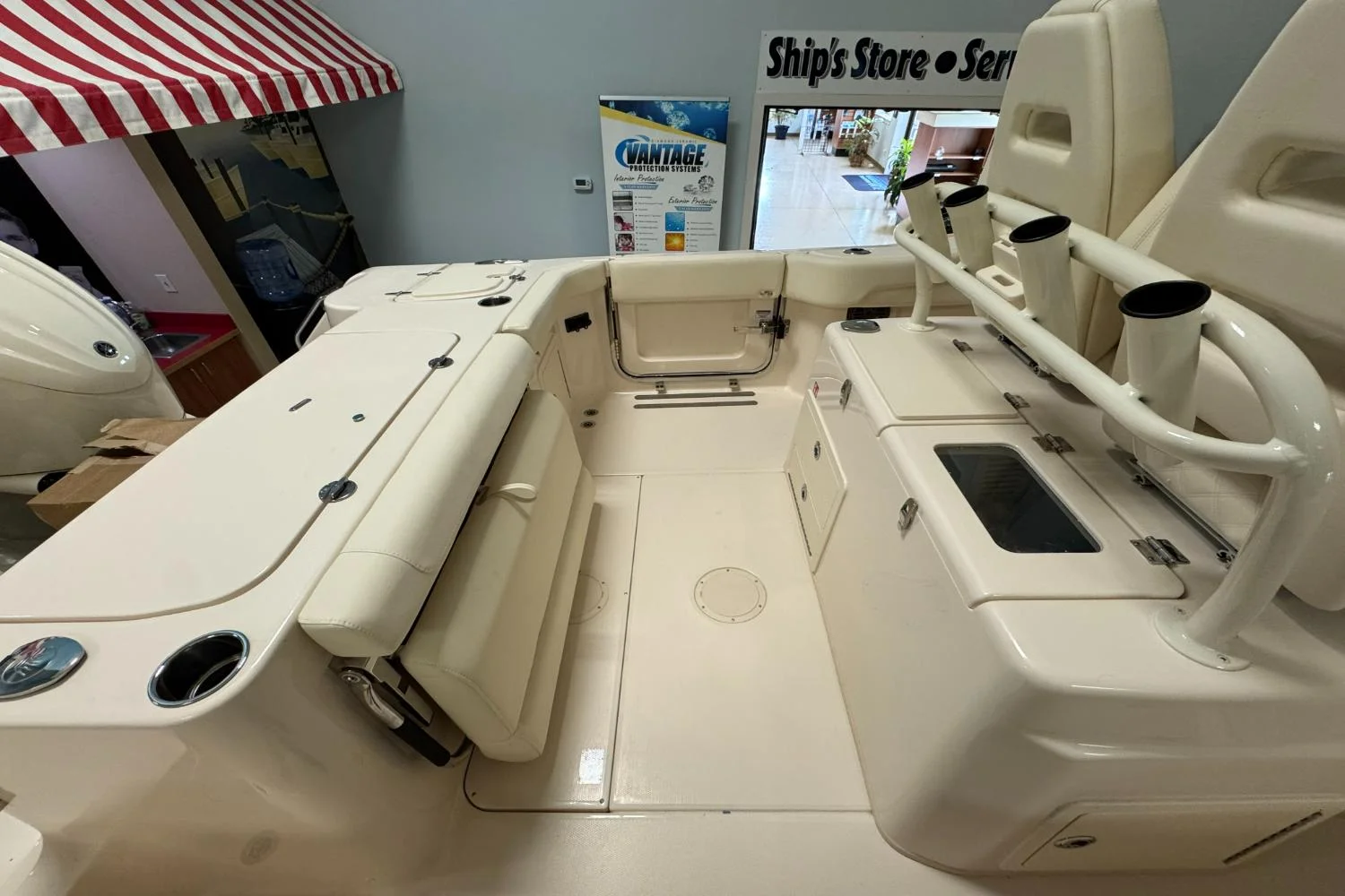 2026 Grady-White Canyon 271 Image Thumbnail #9