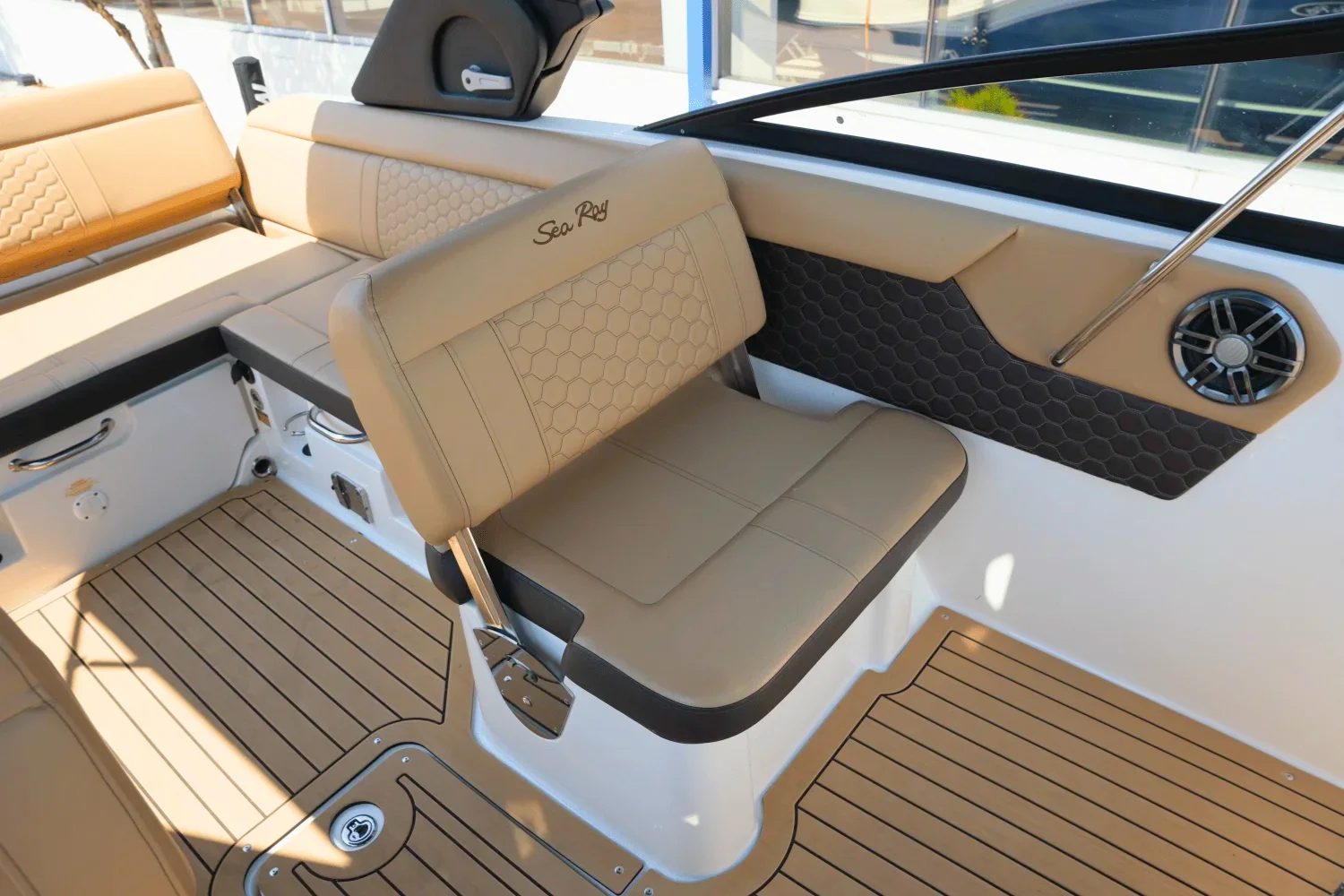 2022 Sea Ray SDX 250 Image Thumbnail #13