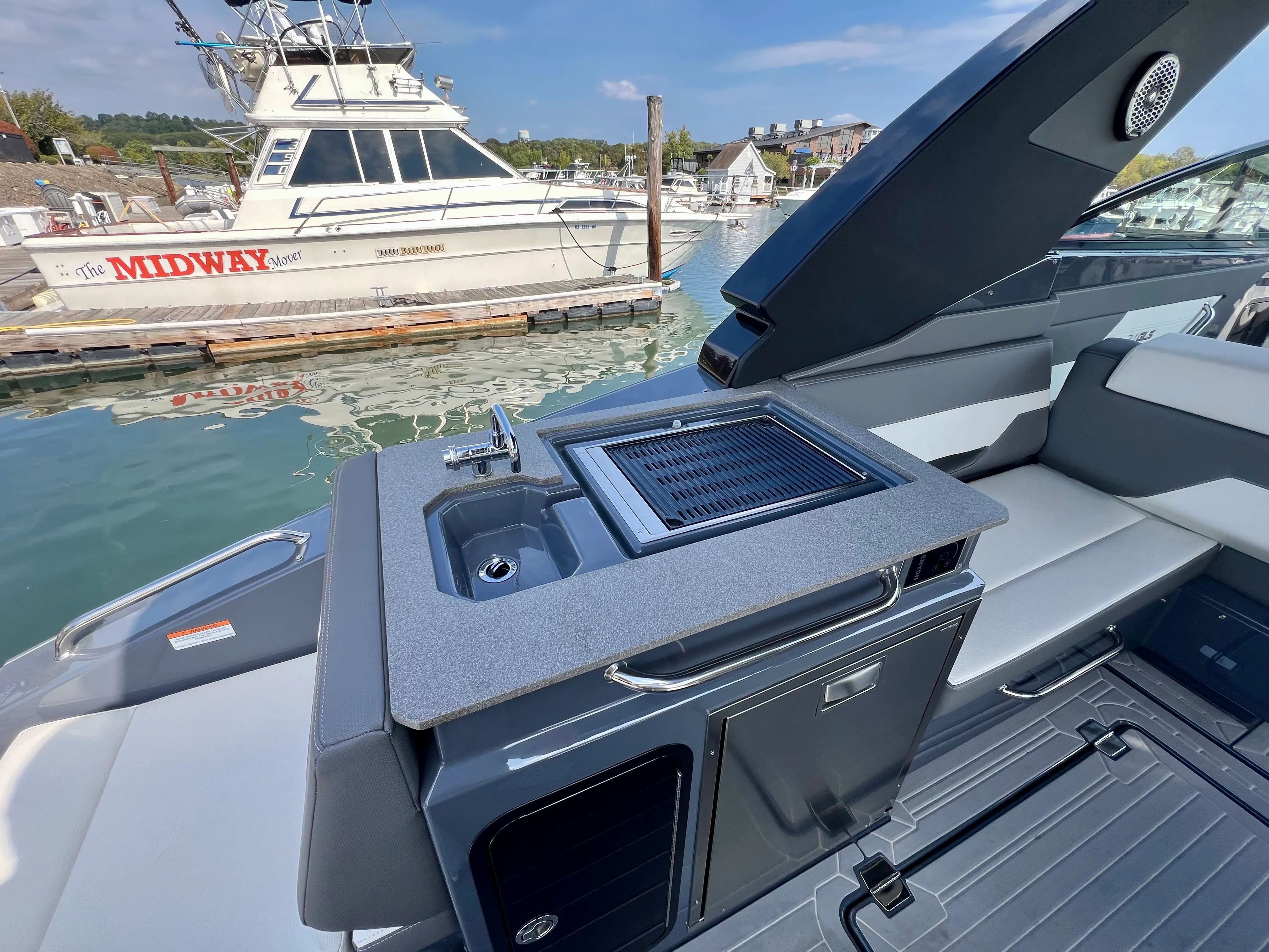 2023 Cruisers Yachts 34 GLS South Beach Outboard Image Thumbnail #8