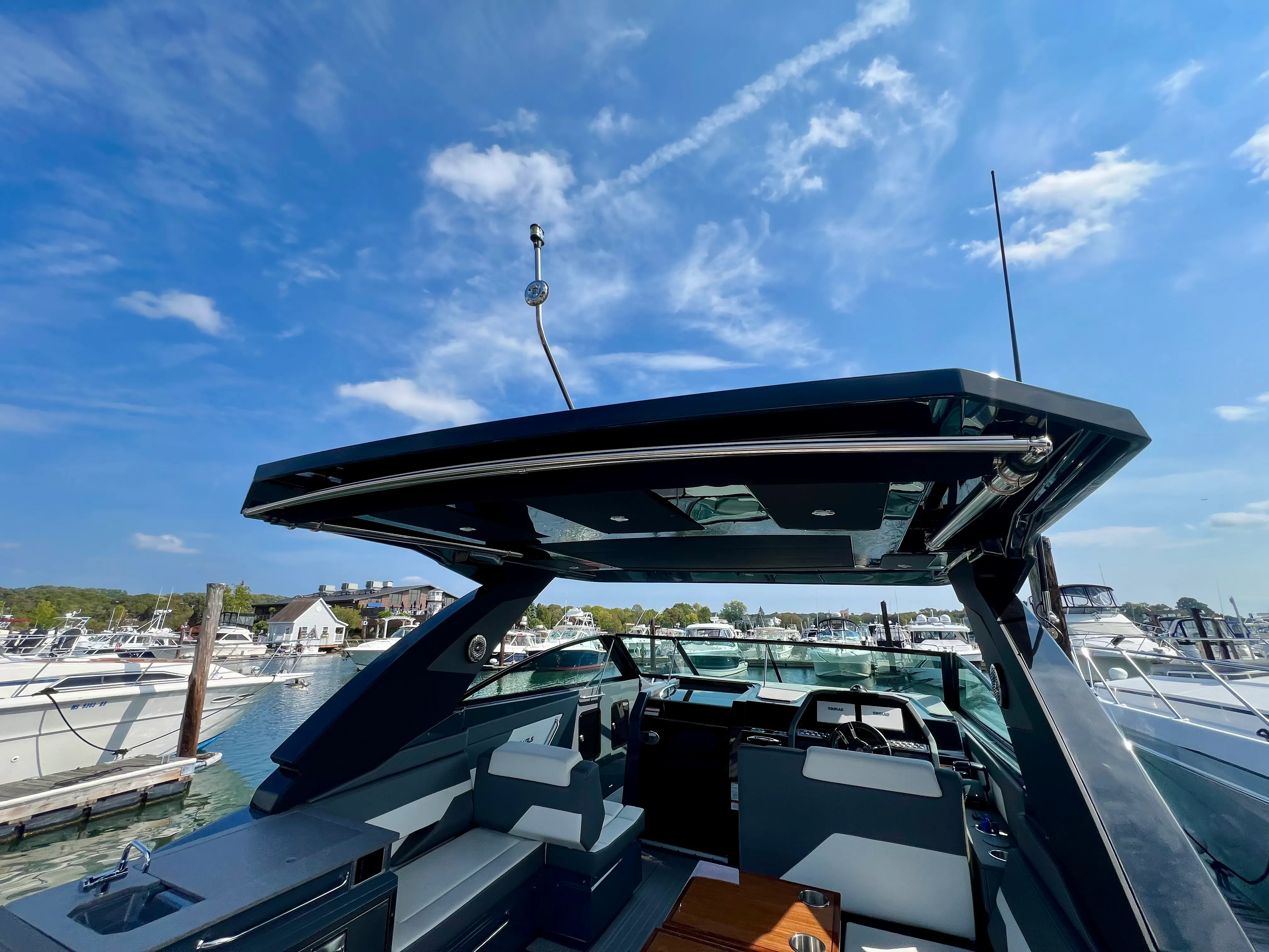 2023 Cruisers Yachts 34 GLS South Beach Outboard Image Thumbnail #6