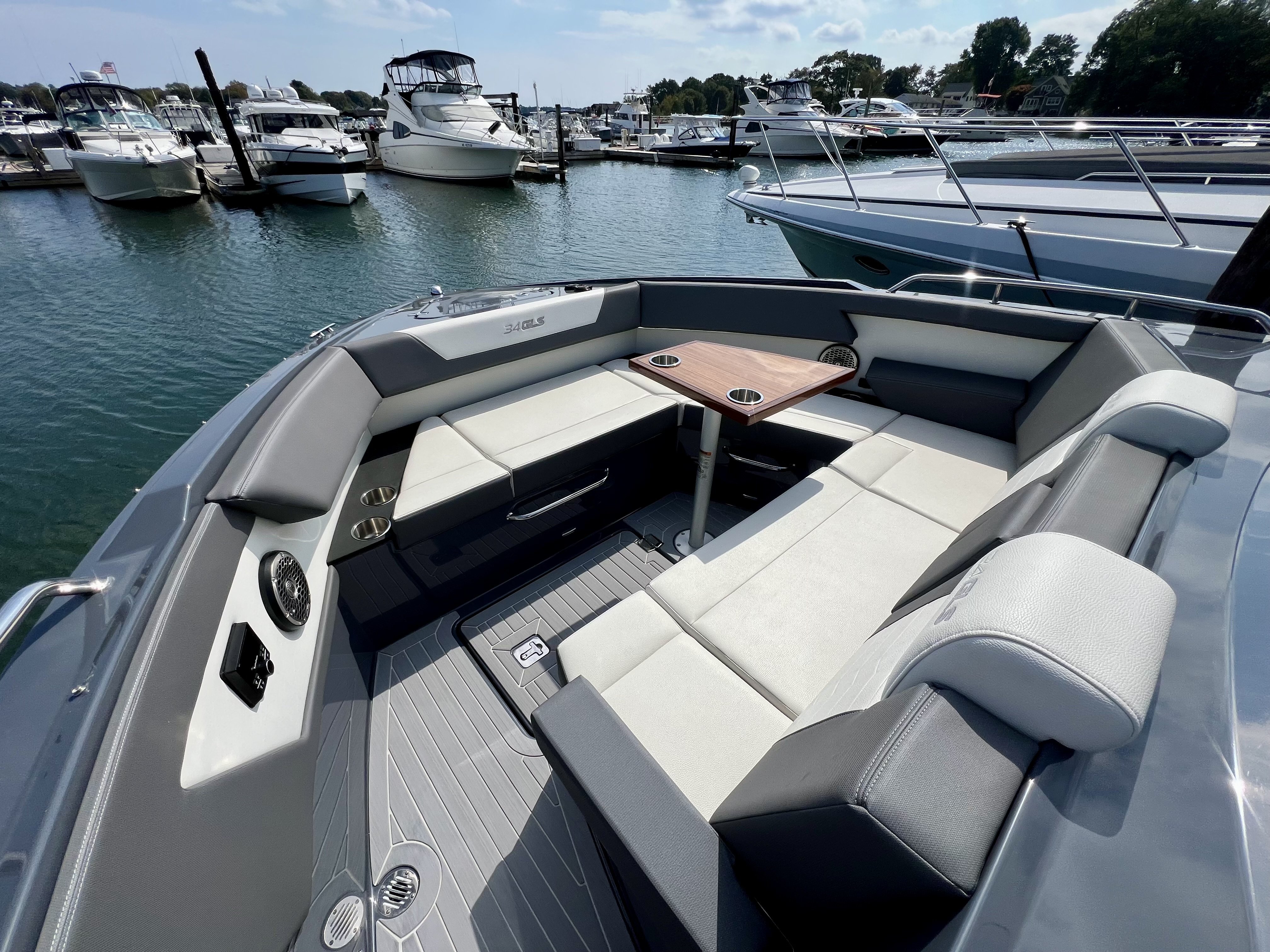 2023 Cruisers Yachts 34 GLS South Beach Outboard Image Thumbnail #18