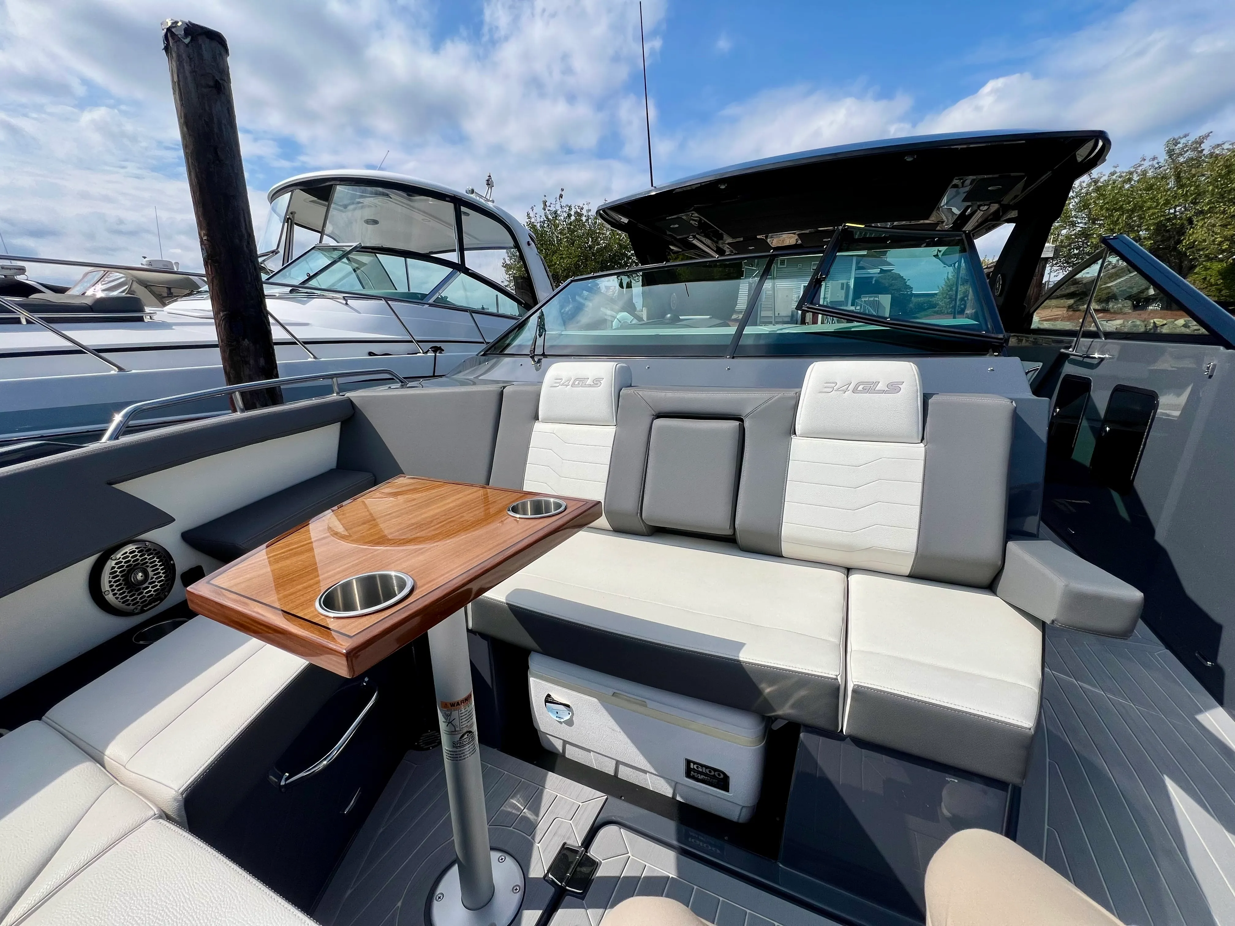 2023 Cruisers Yachts 34 GLS South Beach Outboard Image Thumbnail #19