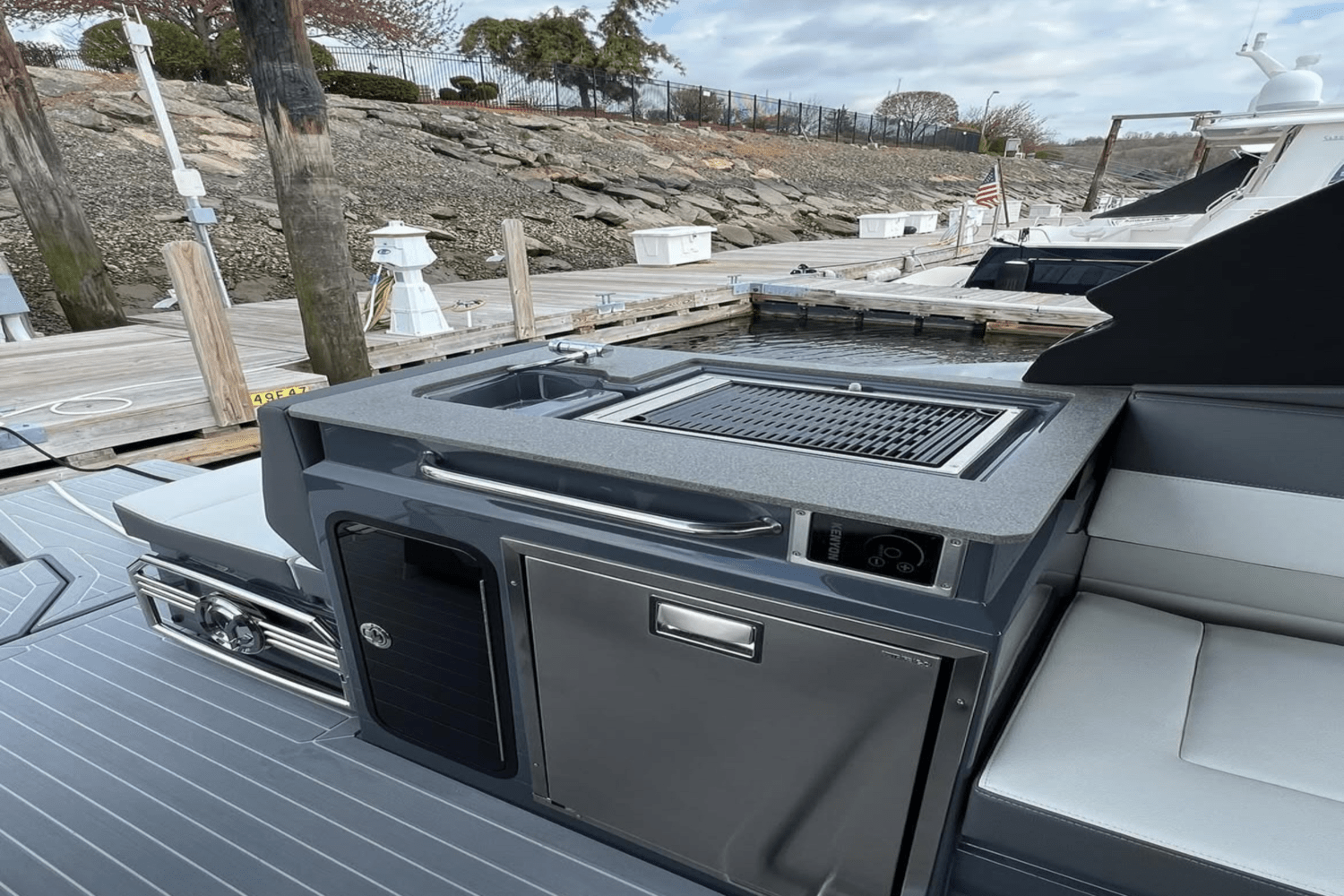2023 Cruisers Yachts 34 GLS South Beach Outboard Image Thumbnail #3