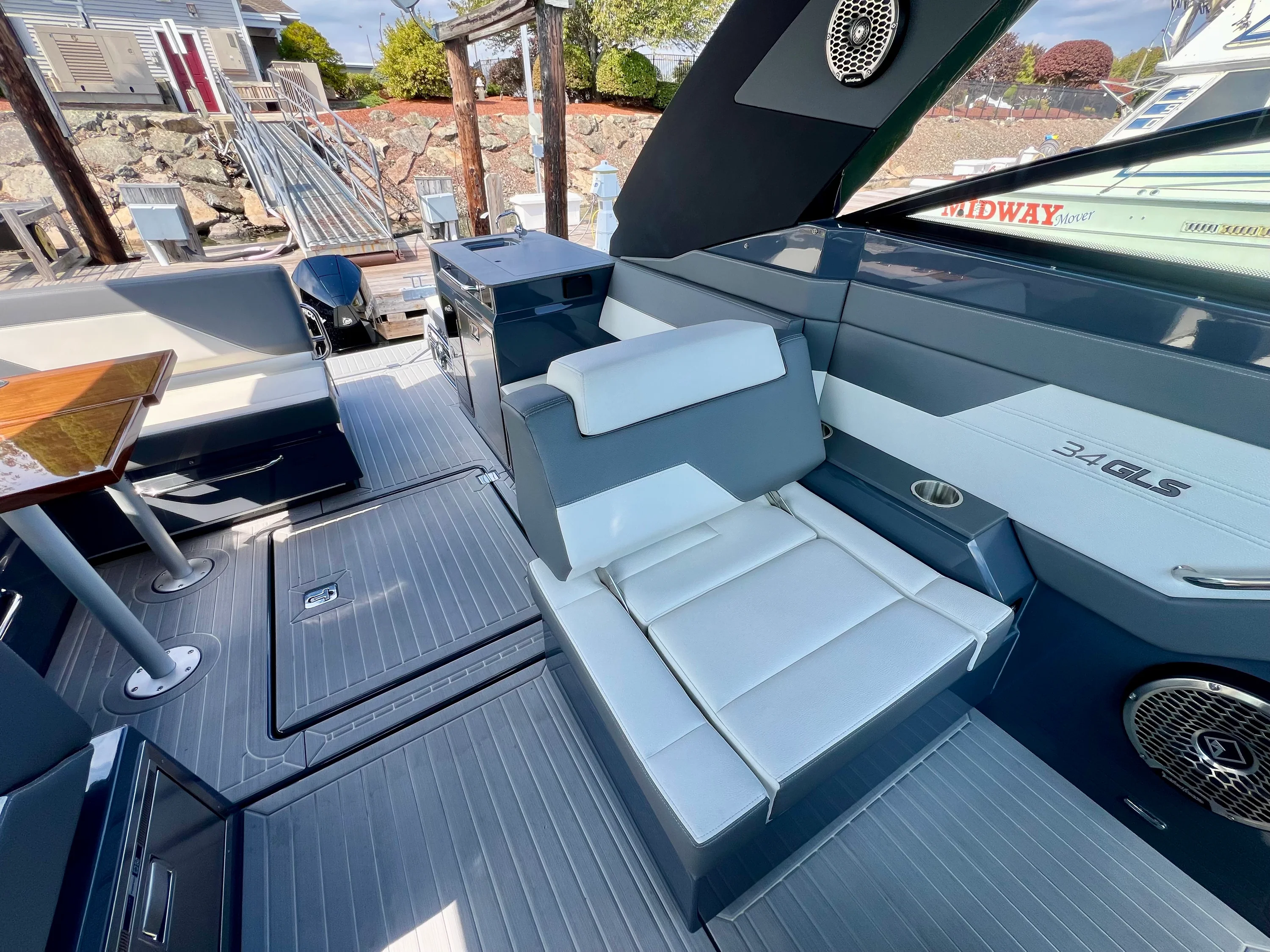 2023 Cruisers Yachts 34 GLS South Beach Outboard Image Thumbnail #14