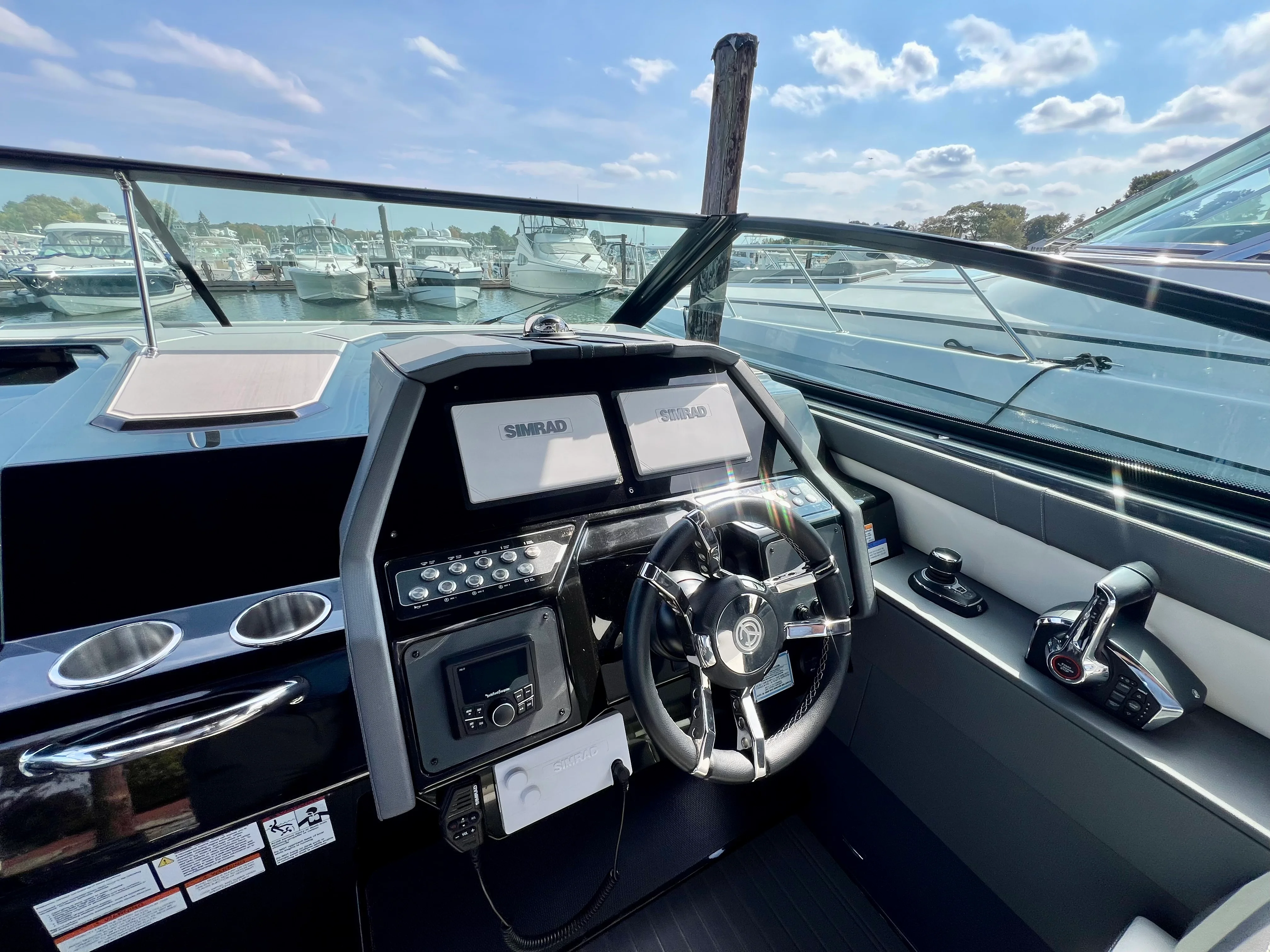 2023 Cruisers Yachts 34 GLS South Beach Outboard Image Thumbnail #11