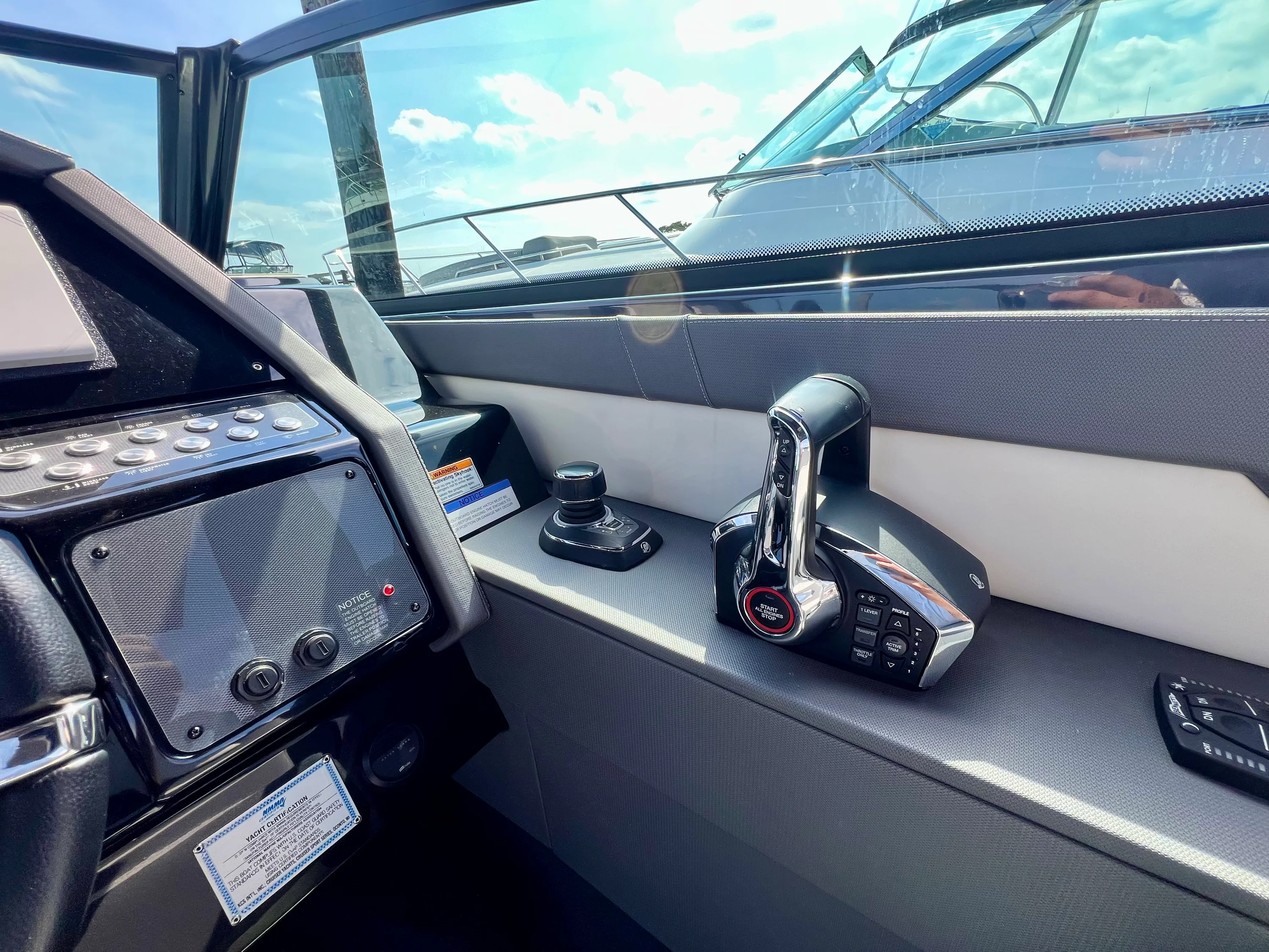 2023 Cruisers Yachts 34 GLS South Beach Outboard Image Thumbnail #12