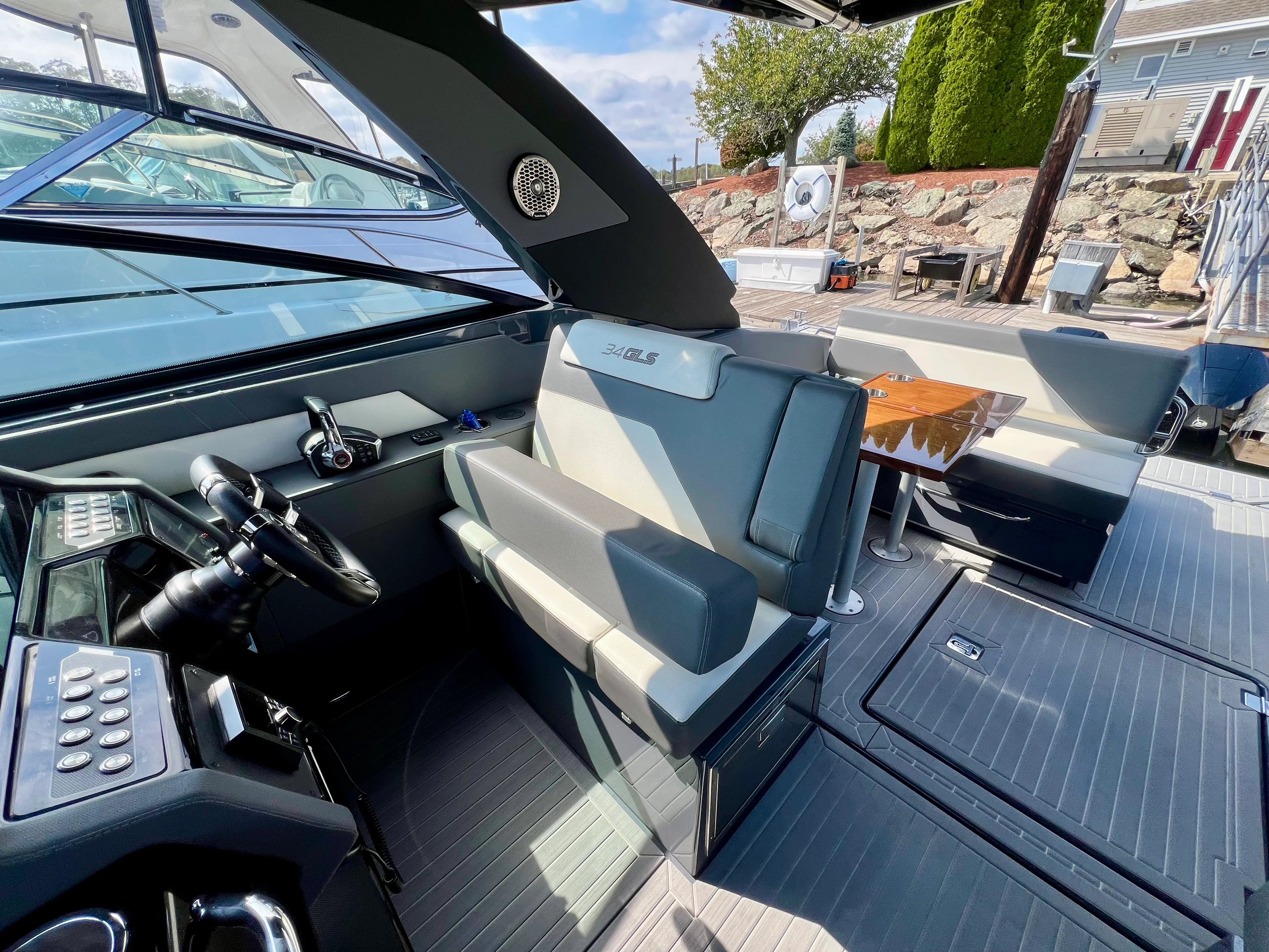 2023 Cruisers Yachts 34 GLS South Beach Outboard Image Thumbnail #13