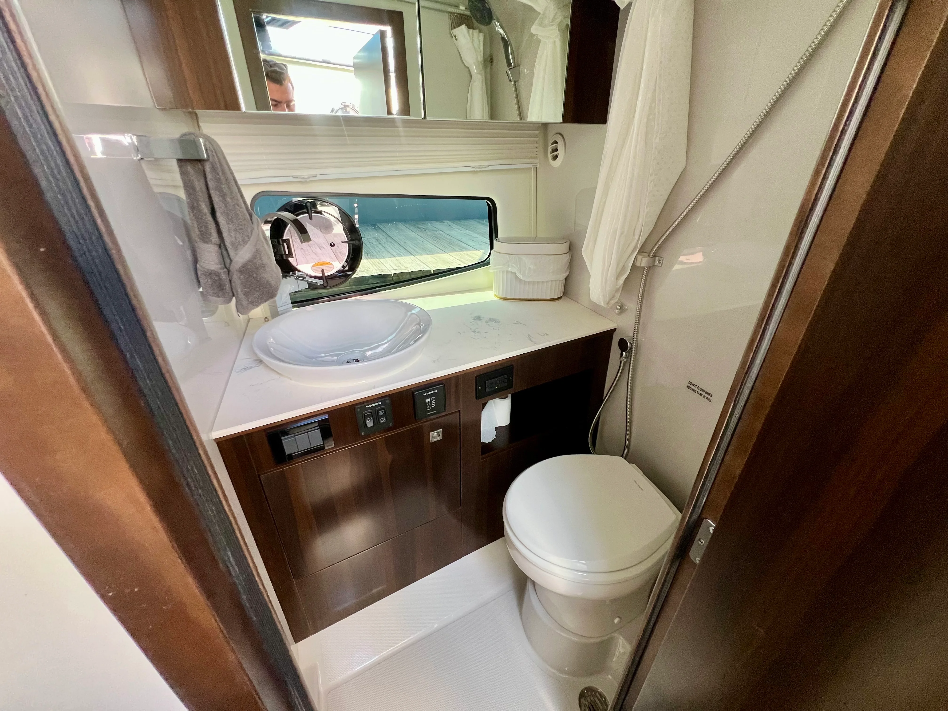 2023 Cruisers Yachts 34 GLS South Beach Outboard Image Thumbnail #17