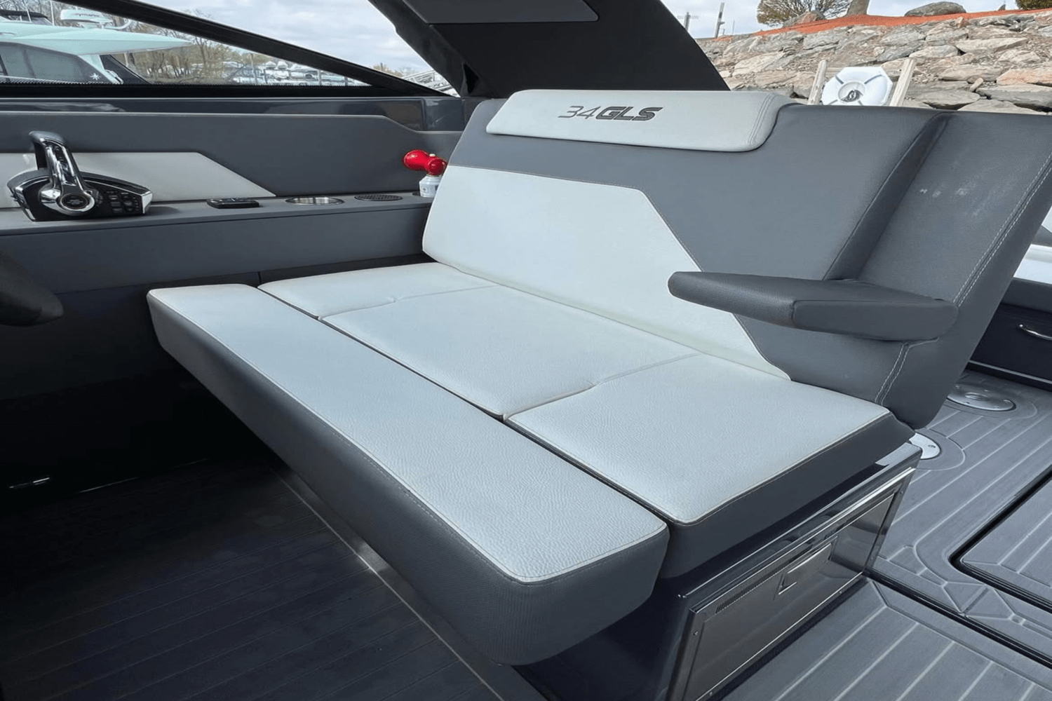 2023 Cruisers Yachts 34 GLS South Beach Outboard Image Thumbnail #6