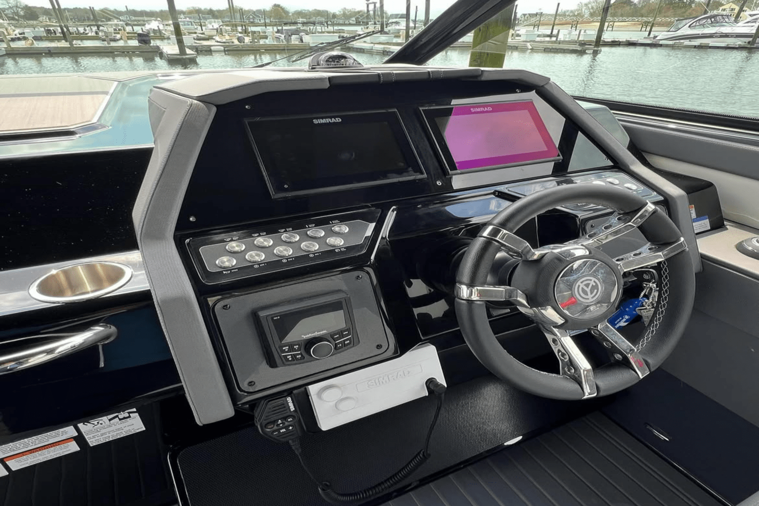 2023 Cruisers Yachts 34 GLS South Beach Outboard Image Thumbnail #7