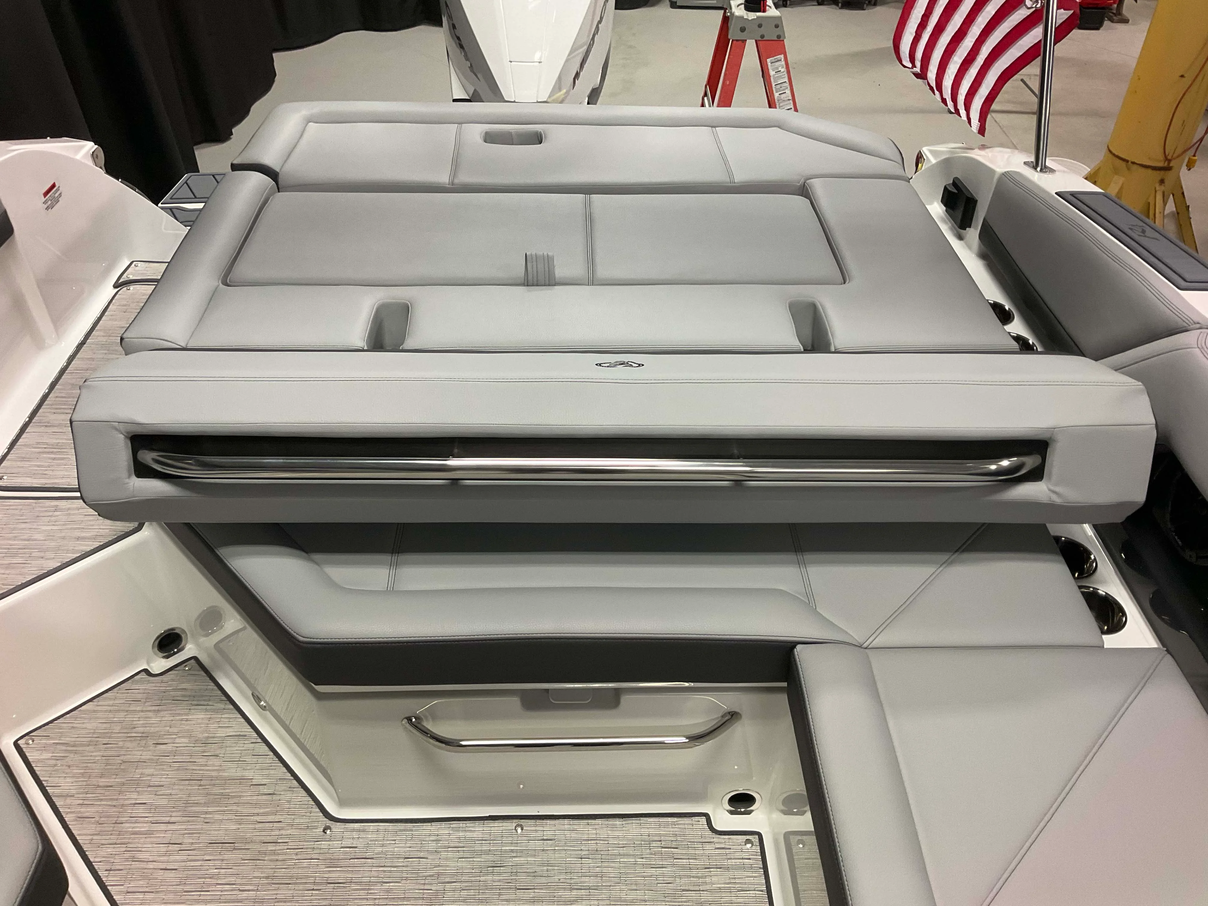 2026 Cobalt R4 Outboard Image Thumbnail #51