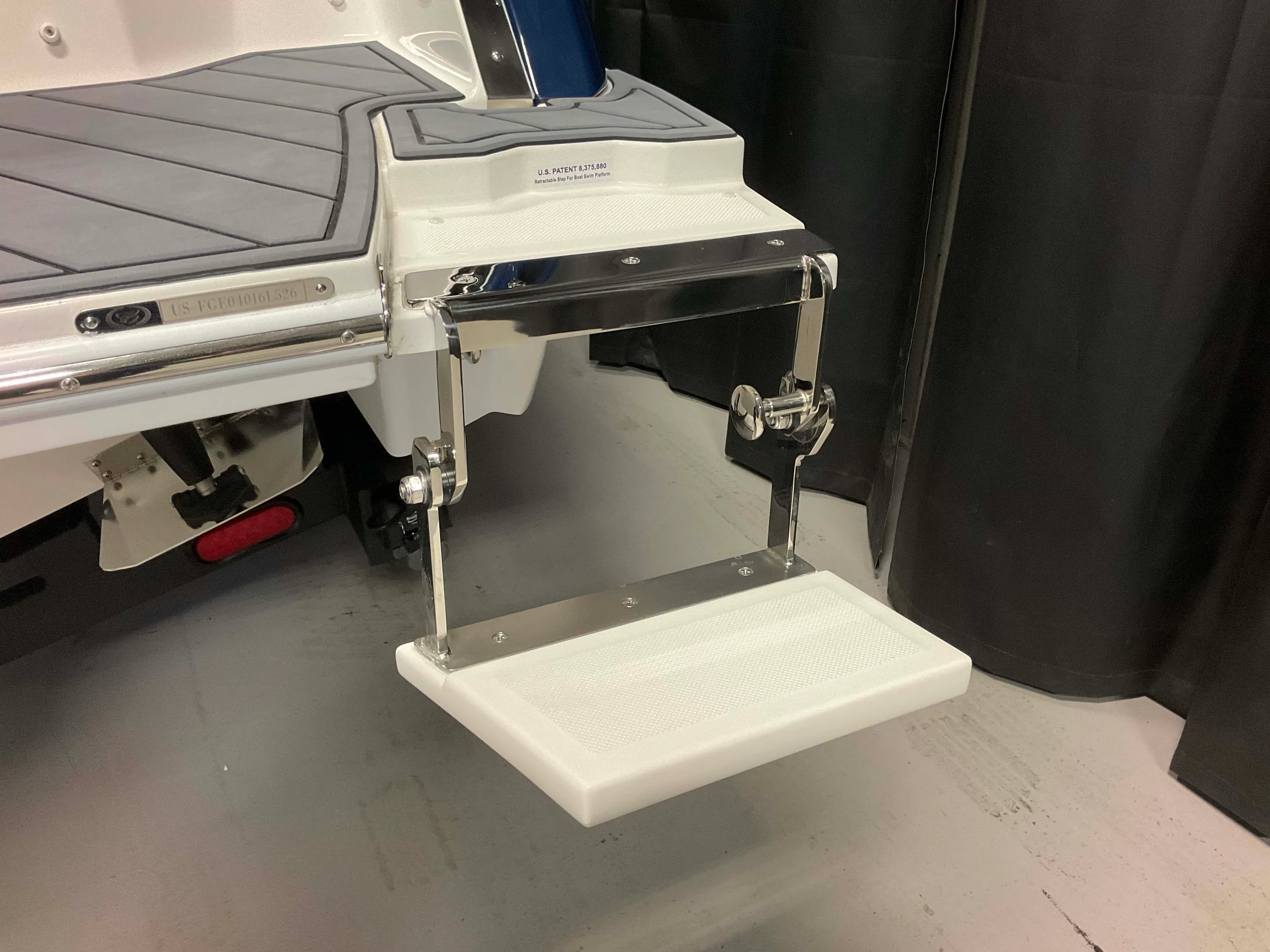 2026 Cobalt R4 Outboard Image Thumbnail #71