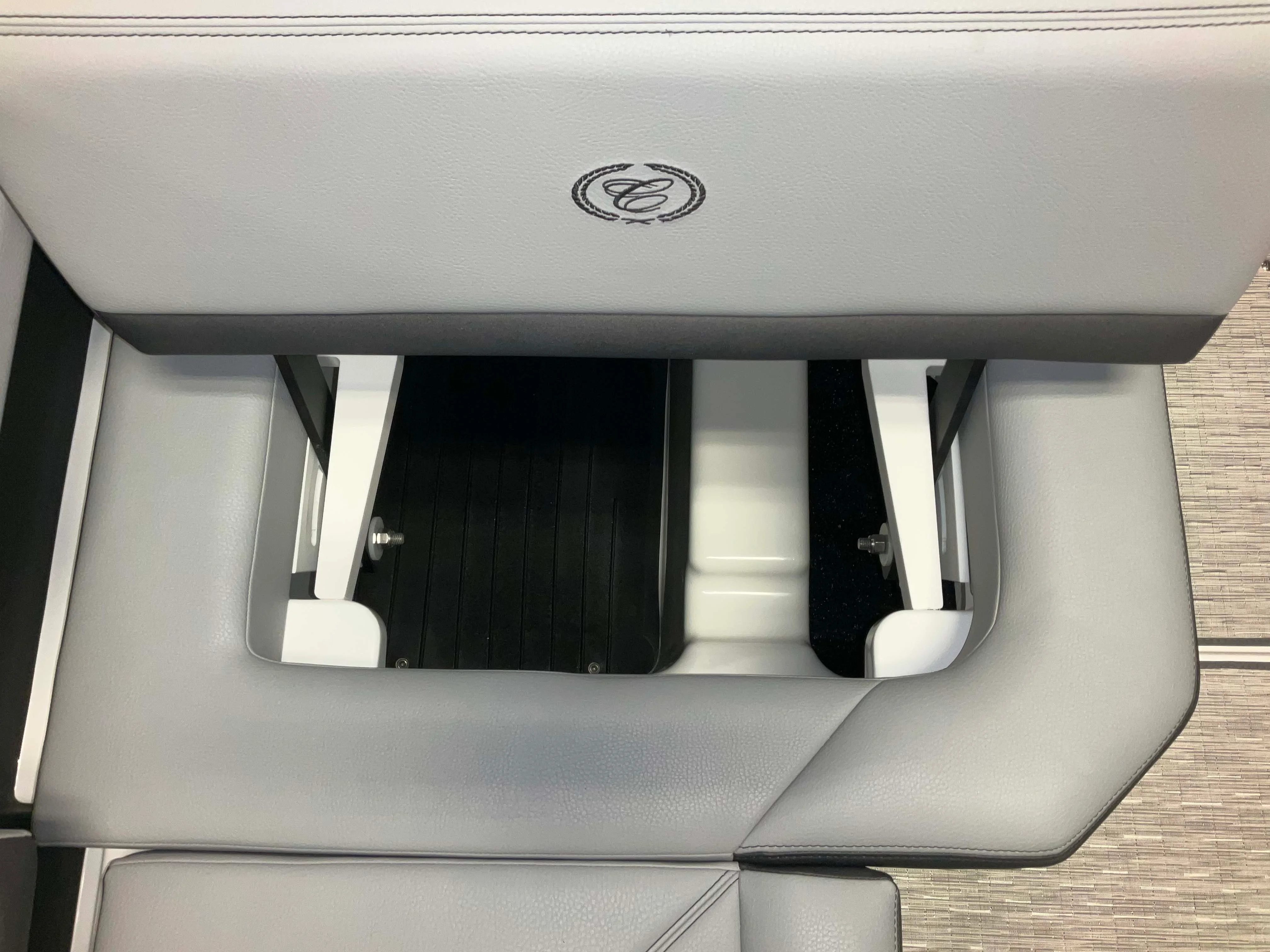 2026 Cobalt R4 Outboard Image Thumbnail #34