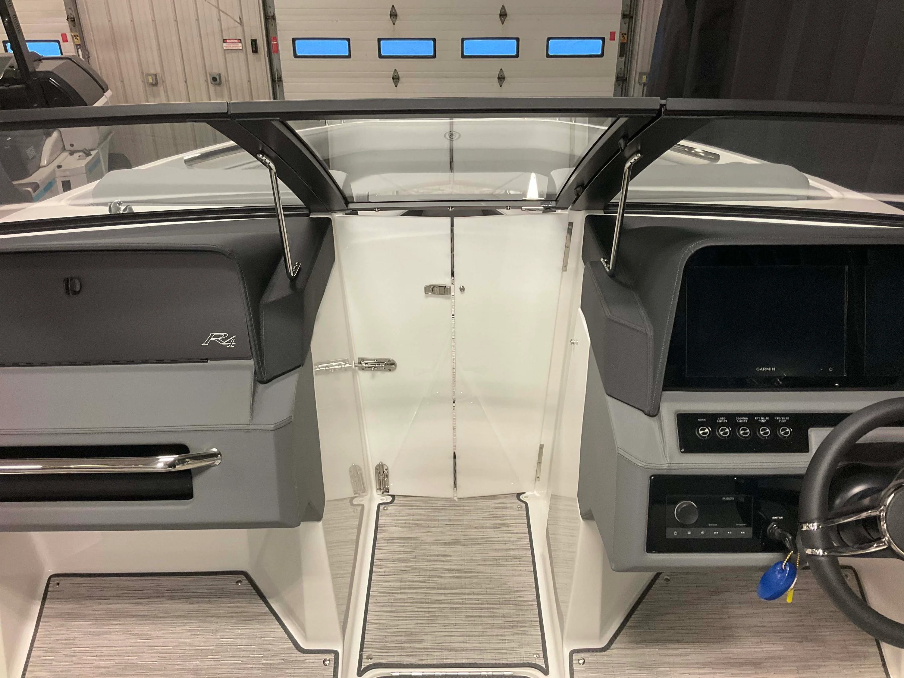 2026 Cobalt R4 Outboard Image Thumbnail #26