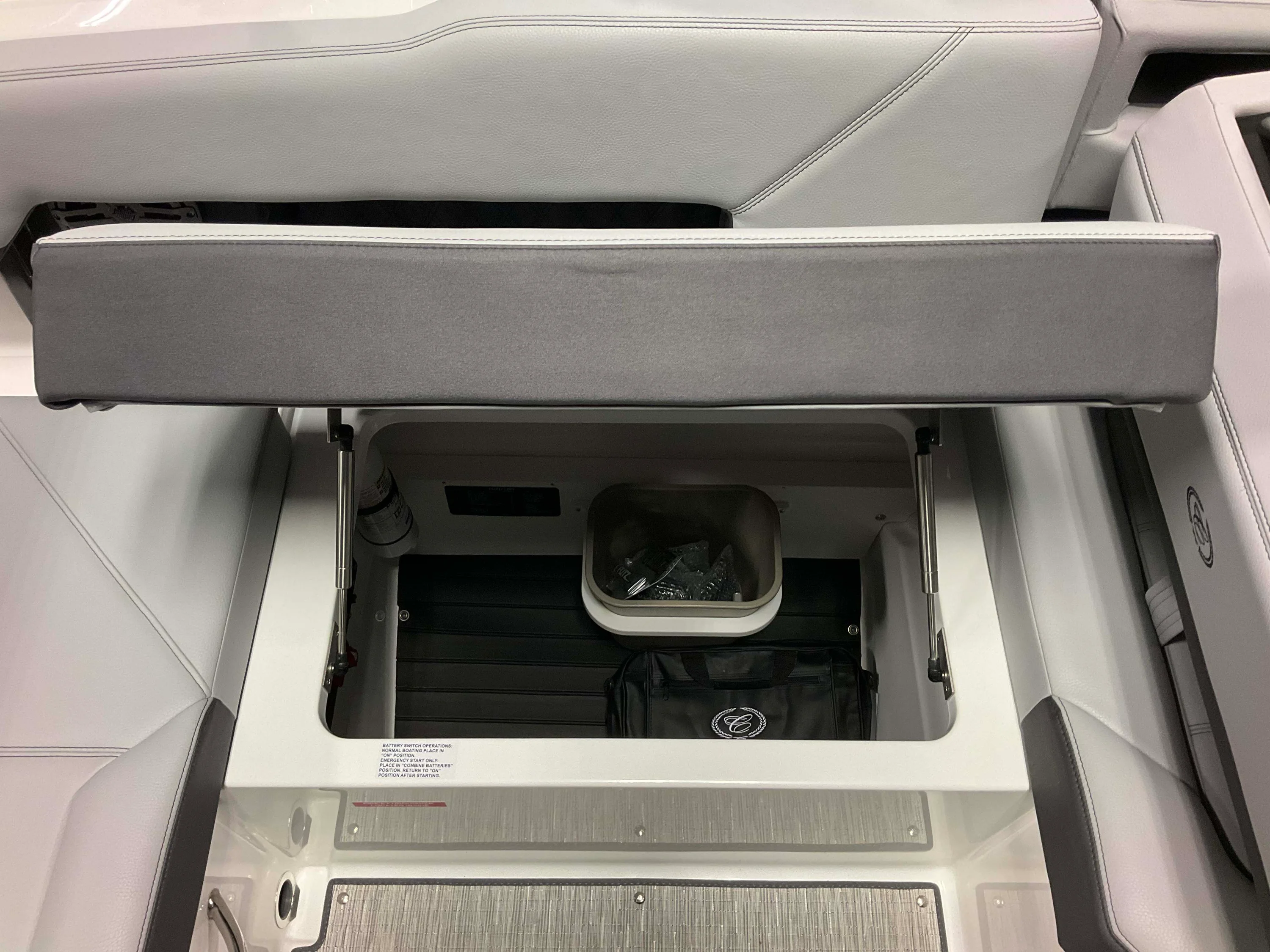 2026 Cobalt R4 Outboard Image Thumbnail #45