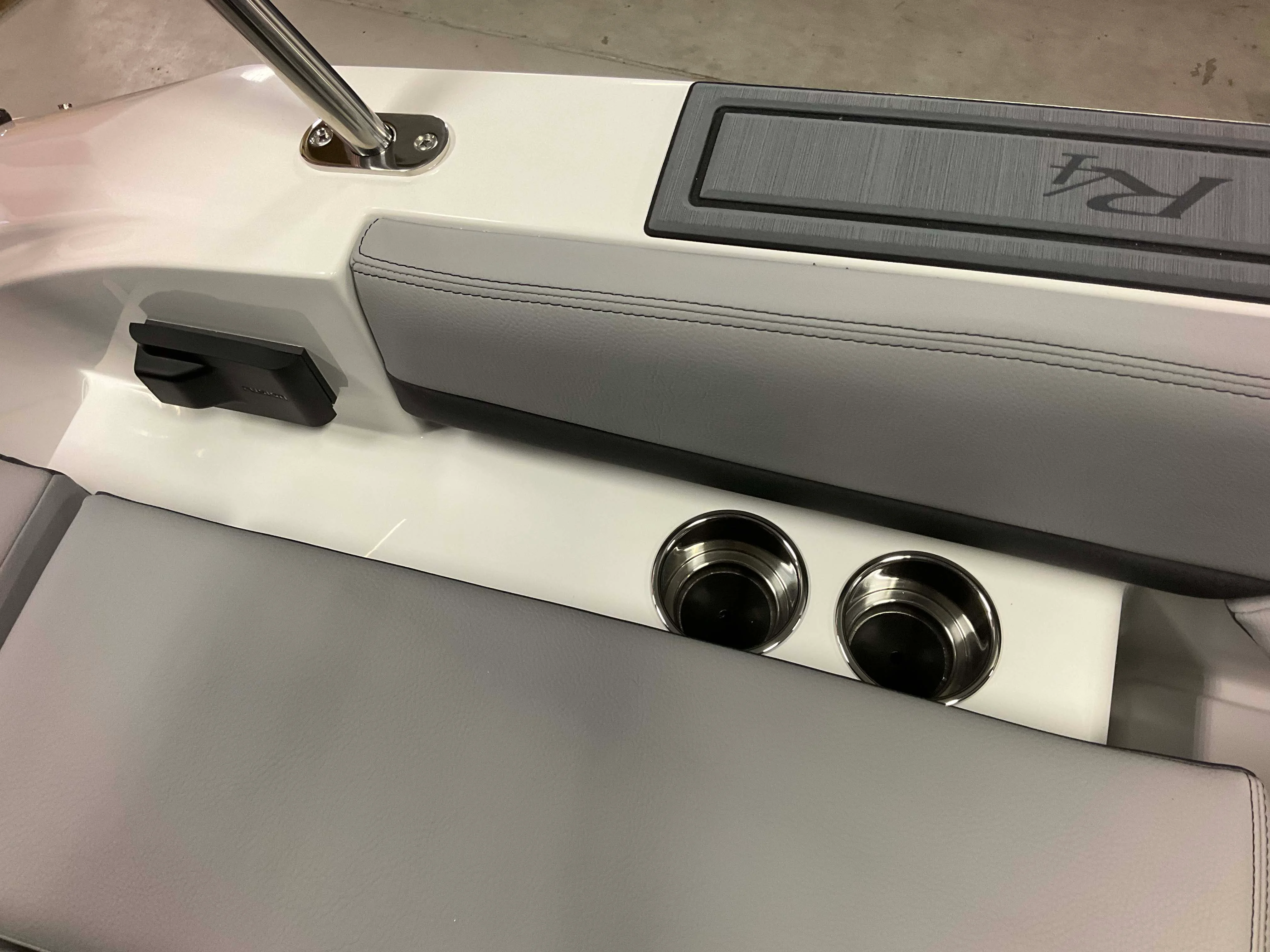 2026 Cobalt R4 Outboard Image Thumbnail #55