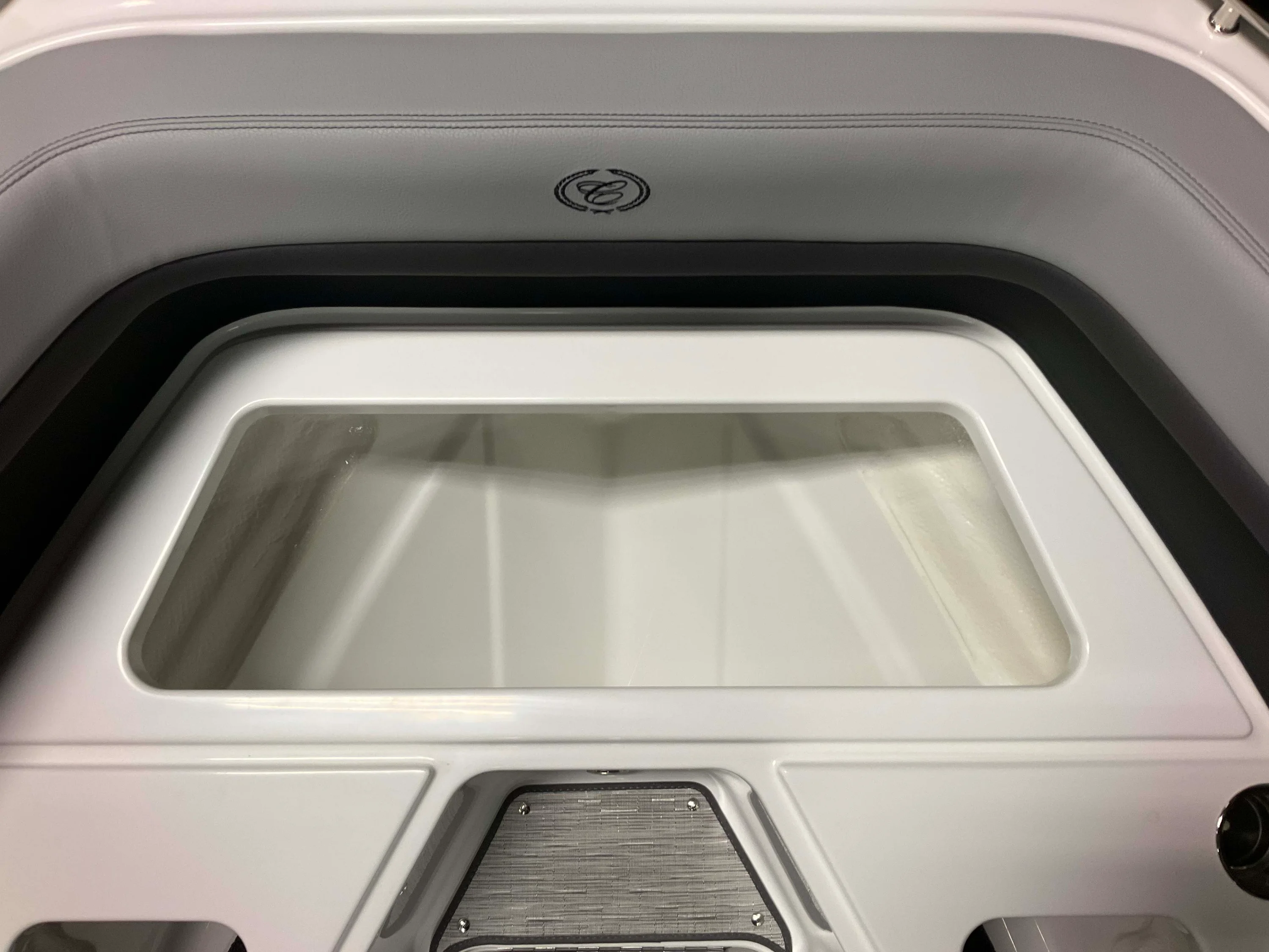 2026 Cobalt R4 Outboard Image Thumbnail #17