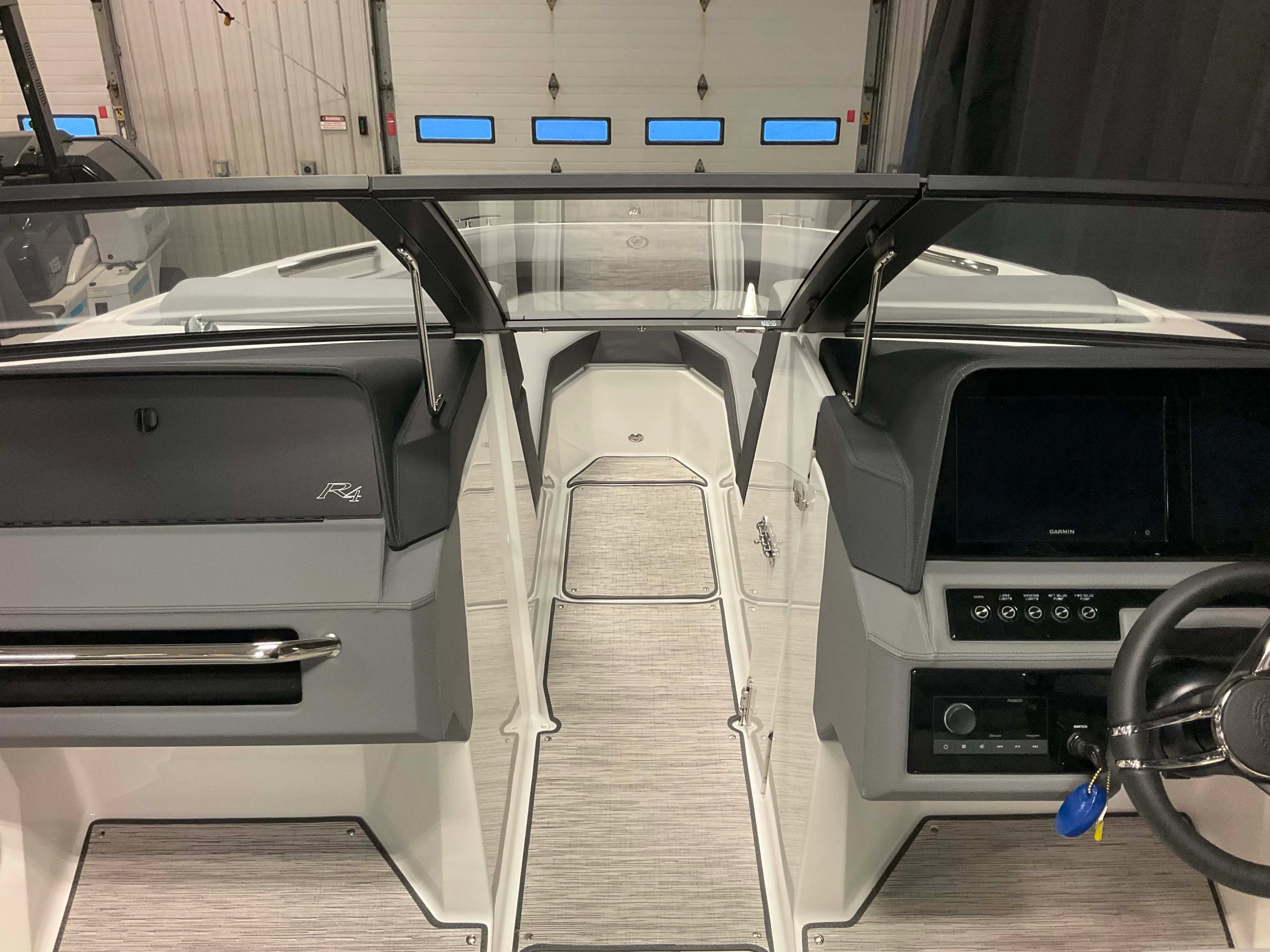 2026 Cobalt R4 Outboard Image Thumbnail #24