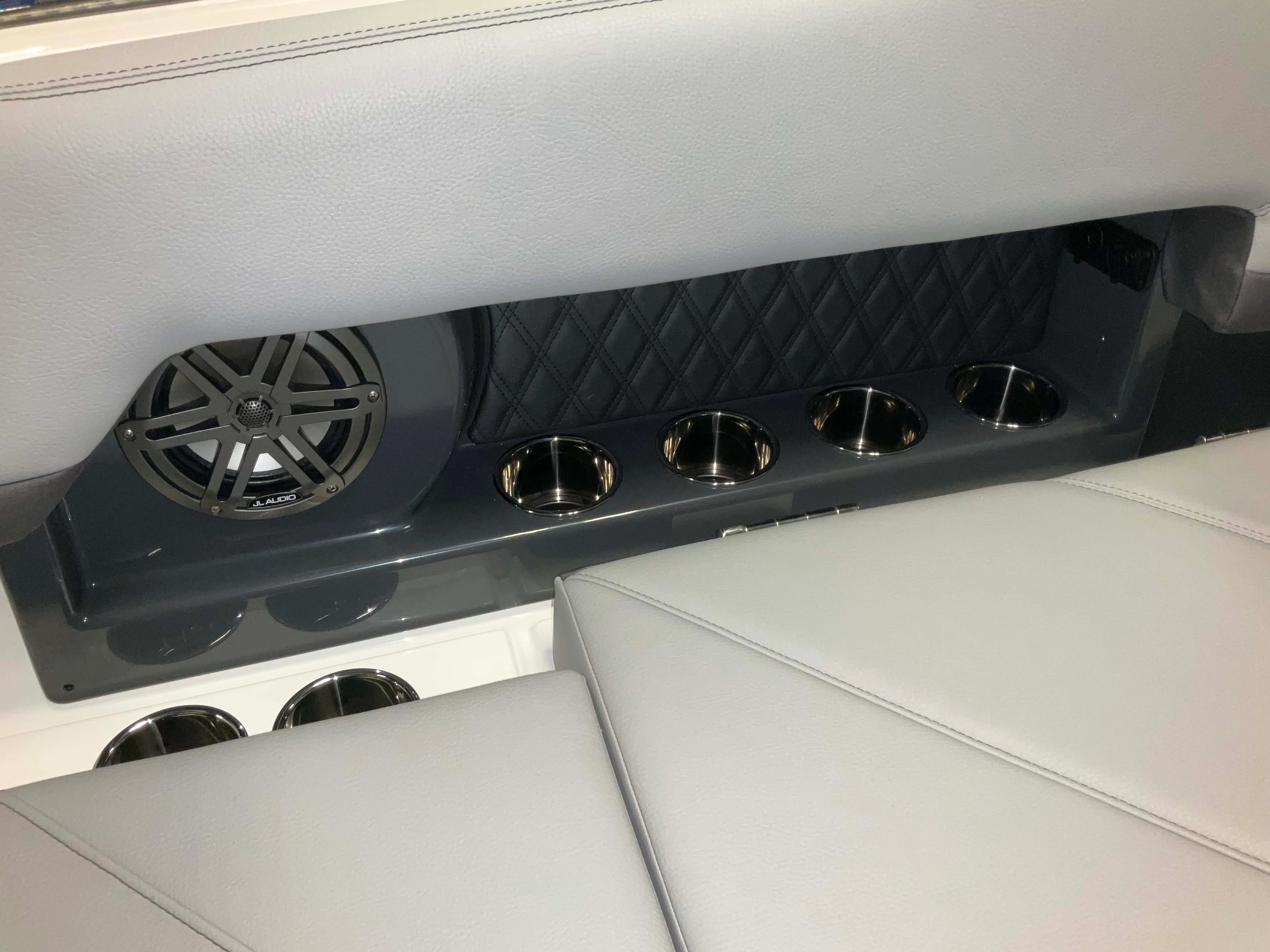 2026 Cobalt R4 Outboard Image Thumbnail #48